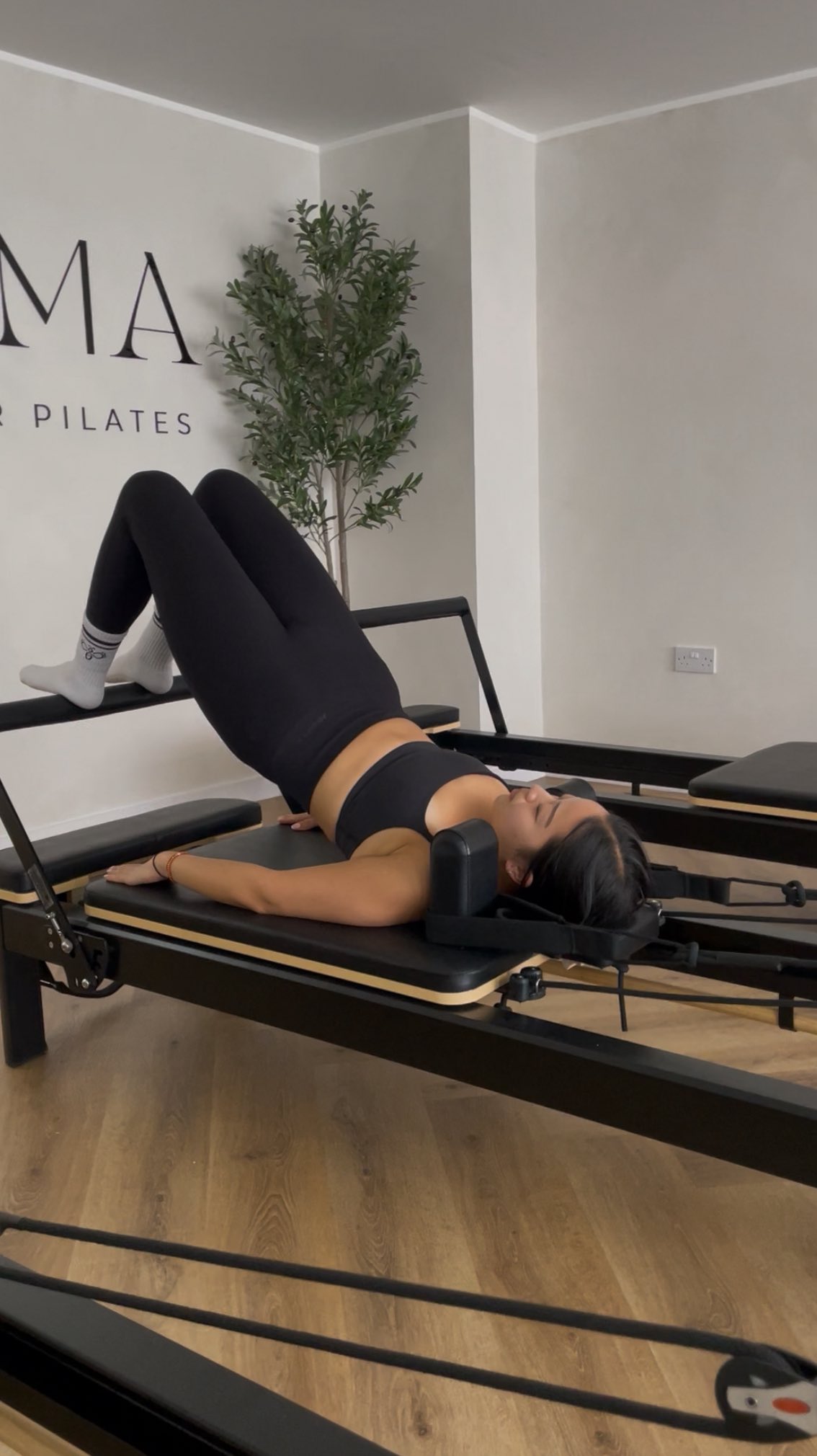 Ever wondered why 45 minutes on the Reformer feels like a full-brain workout as much as a body workout?
Because Pilates was never meant to be mindless movement.
When you’re on the carriage, you can’t zone out or go on autopilot. You have to actively think about engaging your core, stabilizing your shoulders, and controlling the springs on the way back in.
That mind-muscle connection is where the magic happens. It’s how we build deep strength, fix posture, and leave the studio feeling completely present and clear-headed.
Next time you’re in class and a movement feels tough, check in with your breath and let your mind lead the movement. Your body will follow! 🤍
What’s one exercise on the Reformer that takes 100% of your focus? Let us know below! 👇
#SomaMovement #AshtonUnderLyne #ReformerPilates #MindMuscleConnection
