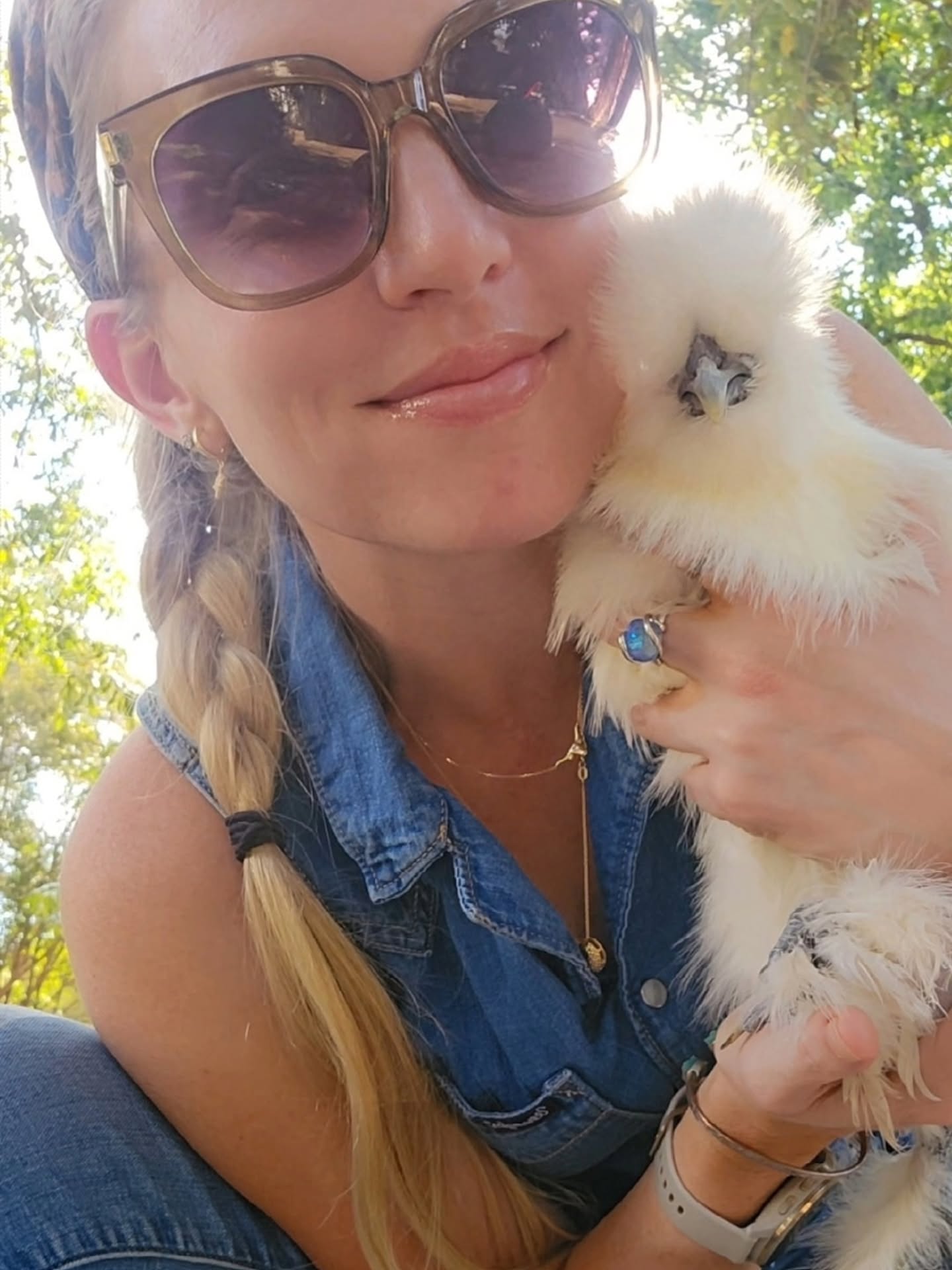 Rest in peace to my little lady, Miss Dolly Parton. 🤍🕊
Who knew a little Silkie girl would of made me so happy.
You were beautiful, sweet, hard-headed and wanted to be a mother so badly. You gave great cuddles and made me so happy on those low & hard days. I will miss you.