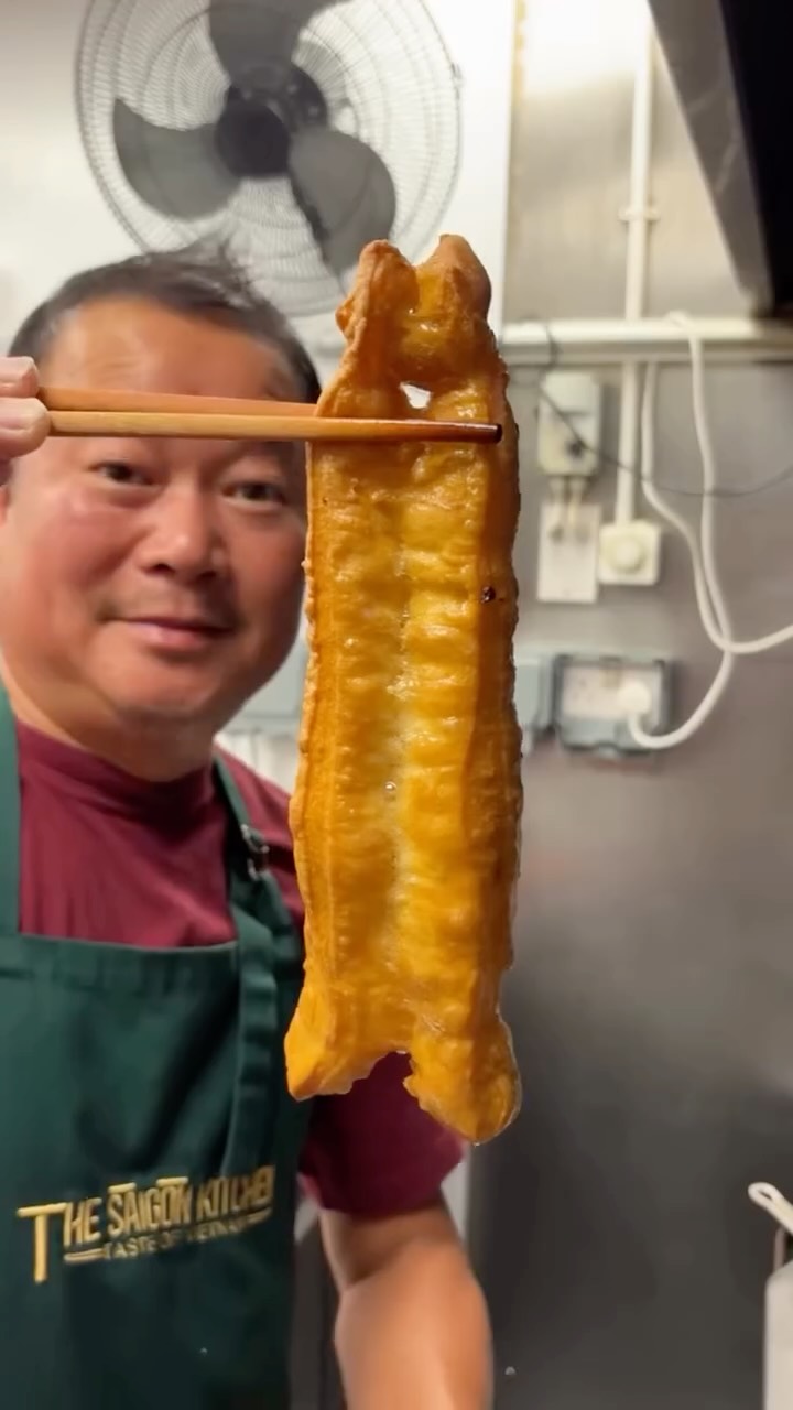 What is quay I hear you ask? đ€ This fried dough stick is like a golden sponge for soaking up pho broth, ideal for hangovers or those who want the true pho experience! Available as part of our Sunday pho menu, from 12-3pm