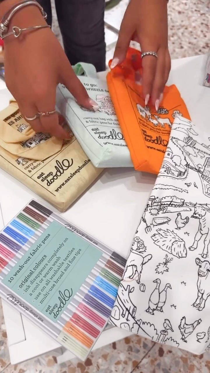 Sono tornate le tovagliette “salva cena” per i vostri bimbi!🩷 In aggiunta anche una bellissima novità…
#capsulerovereto #piccoleemozioniquotidiane #bambini #gioco #regalo