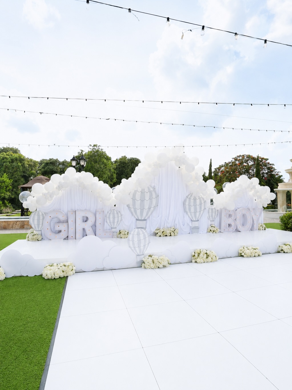 A stunning all white gender reveal that created the perfect setting for an unforgettable celebration. π€π€
.
.
.
#genderreveal #genderrevealideas #genderrevealmiami #genderrevealballoon #miamigenderreveal