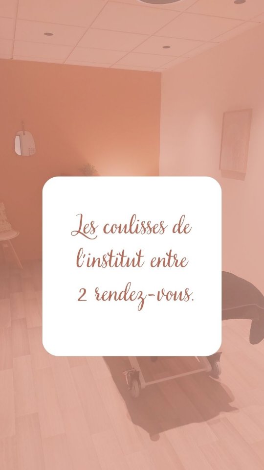 LES COULISSES DE L'INSTITUT 🎥
Pendant qu'on vous laisse vous installer lors de votre soins du visage, massages ou épilations voilà ce qui ce passe...😅
Il y a des petits footings, des verres d'eau, des tic tac, des pauses pipi, des préparations de produits, des conversations au téléphone, des rangements de cabines et beaucoup de petits détails qui compose le quotidien de l'institut LinnSaé.
C'est aussi ça les coulisses, avec un duo qui s'organise, qui court un peu, mais touiours avec la même envie de vous apporter vos instants de mieux-être 😍
.coulissesdel'institut .institutdebeauté .esthéticiennevendée .lessablesdolonne .saintmathurin
---------------
📍 Institut de beauté à Saint-Mathurin, à deux pas des Sables-d'Olonne et des Achards.
Spécialisée dans les massages intuitifs, les soins du visage bio et la beauté holistique, je vous accompagne pour prendre soin de vous naturellement et vous offrir une véritable parenthèse de bien-être.#