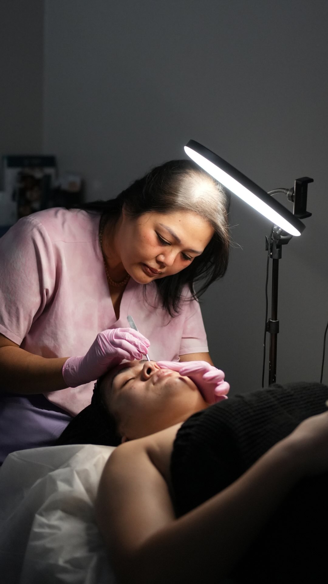 ✨Your skin barrier!✨
A healthy skin barrier is the foundation for great results. If your barrier is compromised, your skin may not respond the way you want it to.
So I always evaluate your skin first and customize your treatment plan based on what it needs.
Chemical peels aren’t one-size-fits-all. The right peel, the right timing, and the right post-care make all the difference.
🍂 As we head into fall, it’s one of our favorite times to address:
• Summer sun damage
• Hyperpigmentation
• Uneven texture
• Fine lines
• Acne and post-acne marks
✨This month:
Purchase a series of 3 chemical peels and choose ONE of the following:
🎁 10 units of Tox
OR
🎁 An Epicutis skincare product
OR
🎁 A Skinbetter Science skincare product
Because healthy, glowing skin doesn’t stop after your treatment, it continues with the right care at home.
💖 Ready to repair your skin after summer? Comment “SKIN” below for our consultation link!
#hawaiiaesthetic #medspahonolulu #hawaiimedspa #hawaiiesthetician