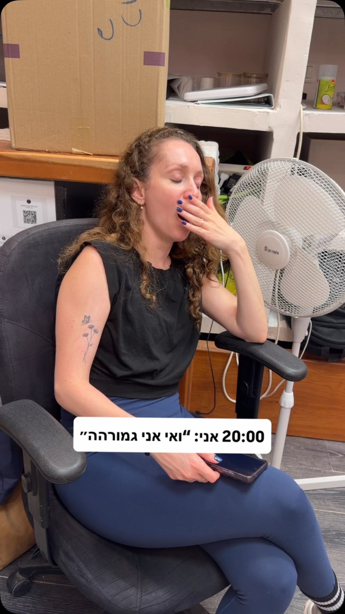 אני כל שבוע:
“היום אני באמת עייפה.”
גם אני, שעה אחרי שנכנסתי לרחבה: 💃😂
מסתבר שיש עייפות…
ויש סלסה.
מי עוד מכיר את זה? 😅