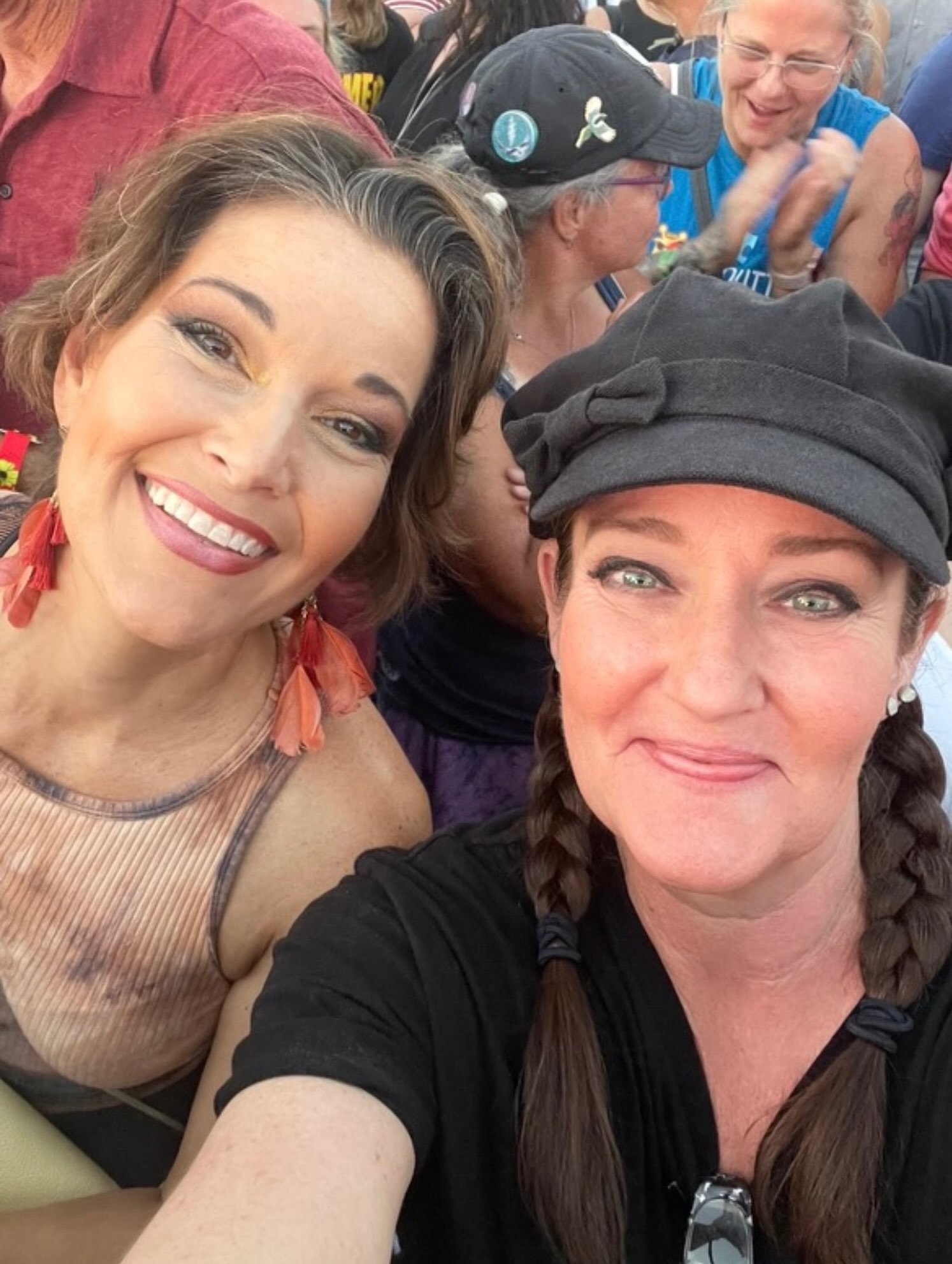 Happy Birthday to my Big Sis, @gretchenfrench_ ❤️ Love you to the moon and back🥰