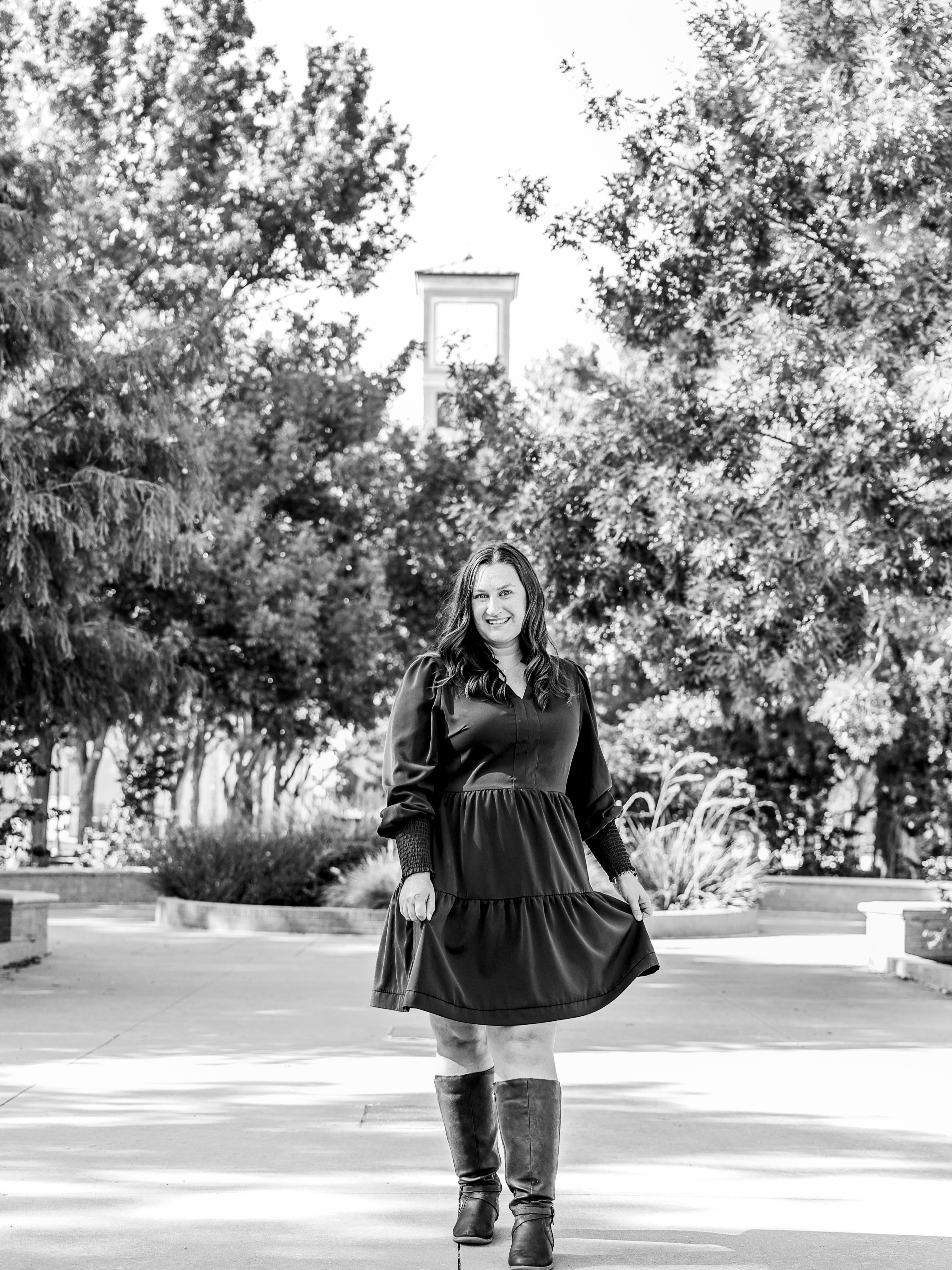 She understood the assignment… all of them. Dr. loading. 🎓✨
Fall grads, your time is coming! October is the perfect time to knock out graduation photos with plenty of time for announcements.