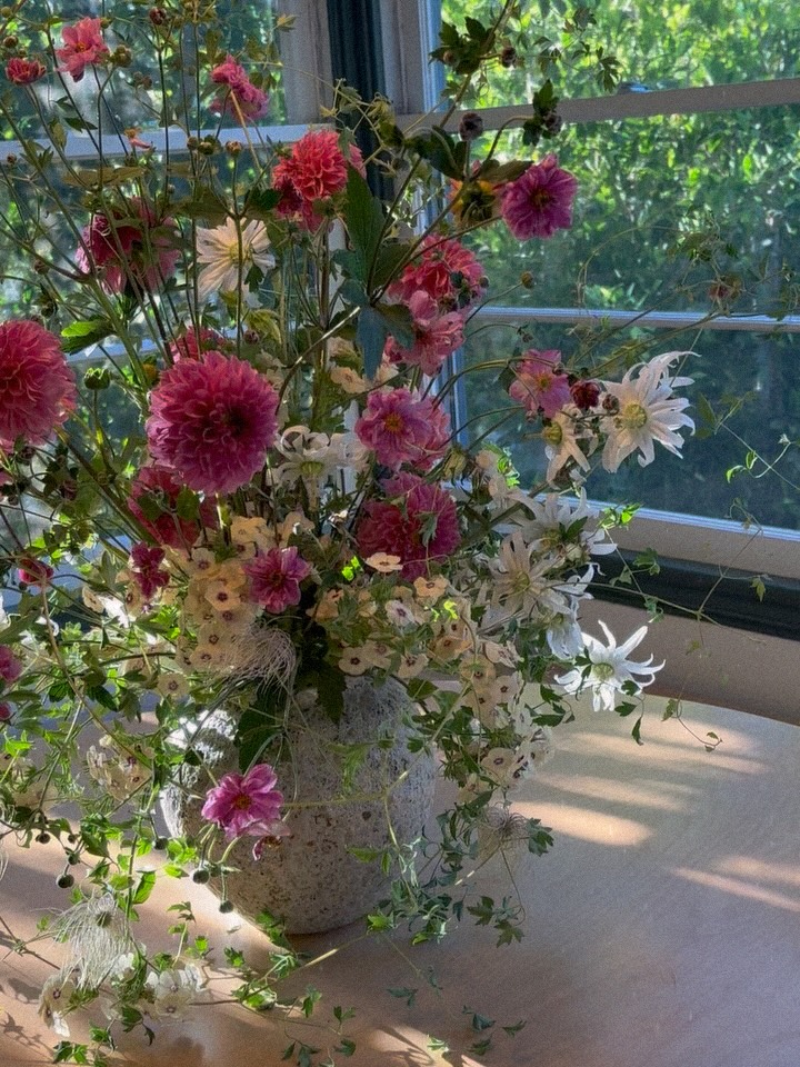 Our summer together continues hehehe @pompelmoooo we spent time at the beach, working in the farm, and flowering for friends 💕
Thank you @renkofloral for trusting us to flower your home for a special celebration! Loved spending time with you and @andrewtheodorebalasia