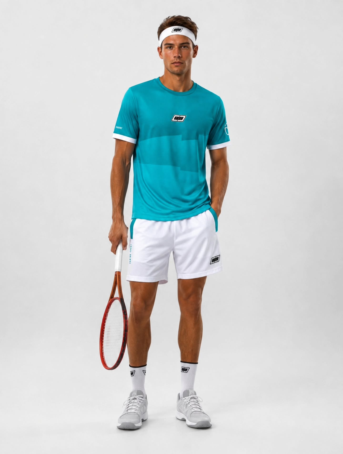 CENTRE COURT X @alius_ytb
Afin de célébrer la barre des 20 000 abonnés sur sa chaîne Youtube, nous avons décidé de marquer le coup en créant, en collaboration avec Alius, sa première tenue technique signature.
Ce kit parfait, aussi bien technique qu'esthétique, met en avant un design ambitieux tout en dégradé, ainsi que la couleur fetiche du joueur//youtubeur : le turquoise.
Conçu avec des matériaux légers et respirants, ce haut technique évacue la transpiration et garde le corps au sec. Le logo "ALIUS " apparaît pour la première fois sur une tenue technique, et un clin d'œil à sa performance se cache à l'intérieur du col. La finition manche polo contrastée parfait ce nouveau style.
Le short blanc, élégant, confortable et moderne, avec son cordon de serrage et les rappels de dégradés sur les poches, complète le look.
🚨CETTE TENUE SIGNATURE EST EXCLUSIVEMENT EN PRÉCOMMANDE SUR NOTRE SITE 🚨.
(Livraison entre fin septembre et début octobre)
CENTRE COURT s'associe au projet d'Alius, qui a décidé de se consacrer au tennis à 100% dès la rentrée en intégrant un programme pro.
Ce programme a évidemment un coût et nous avons décidé de lui créer des pièces uniques à cette occasion.
Pour chaque pièce précommandée, 5 € seront reversés dans la cagnotte qui servira à financer son courageux projet, le projet d'une vie. Il vous explique tout en détail dans cette vidéo : https://youtu.be/Qo9fWkbpw04?si=WpsmA3FV7g0gyb_g.
---------------------🎾🎸--------------------------
SHOP NOW :
www.centrecourt-tennisapparel.com
ROCK'N'ROLL TENNIS IS NOT DEAD 🎾🎸
CENTRE COURT EST UNE MARQUE FRANÇAISE 🇫🇷