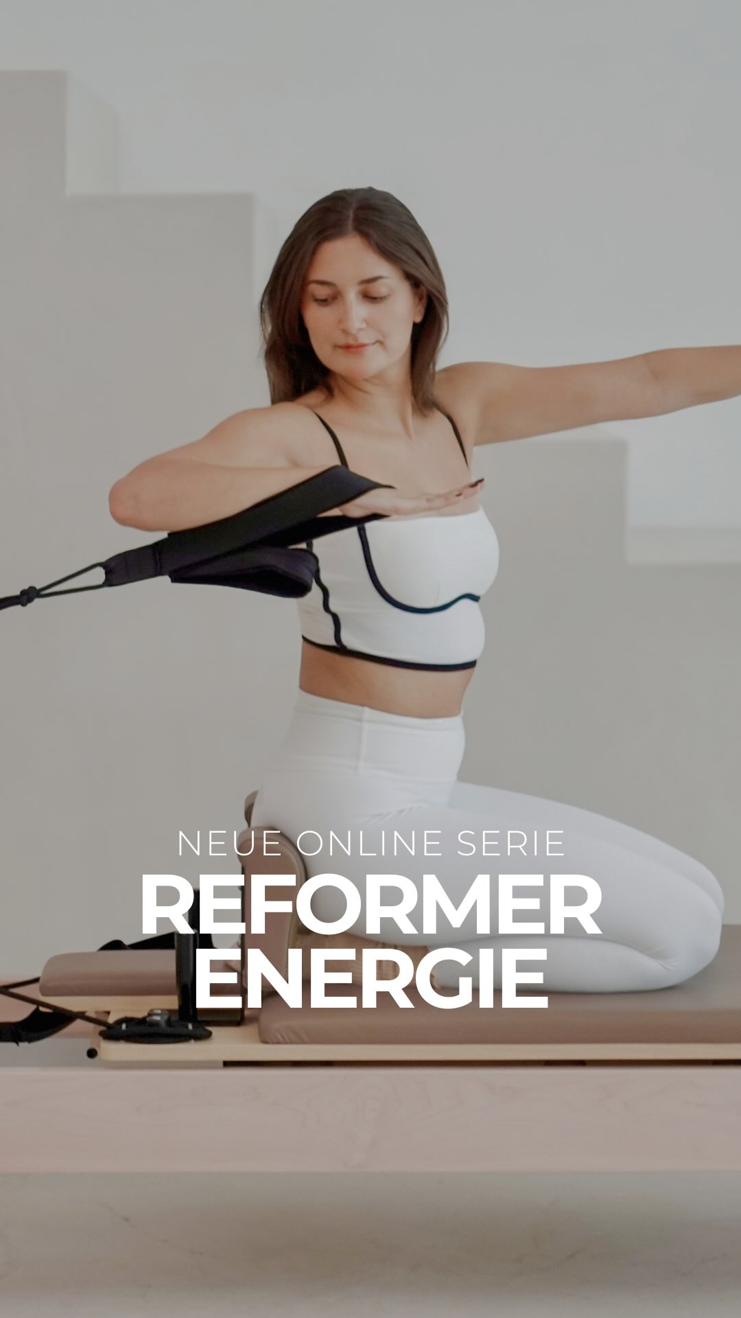 6x45 min Refomer Energie - Willkommen zu deinem neuen Training mit Nora!
Ideal für Einsteiger, aber auch herausfordernd genug für erfahrene Teilnehmer. Mit fließenden Pilates-Bewegungen stärkst du nicht nur deine Muskeln, sondern gewinnst neue Energie für deinen Alltag. Wir starten mit einem Warm-Up, dann geht es über in die Stärkung und am Ende jeder Class dein wohlverdientes Stretching. Nimm diese Reformer Energie mit in deinen Tag!
#reformeronline #reformerpilates #velareformer