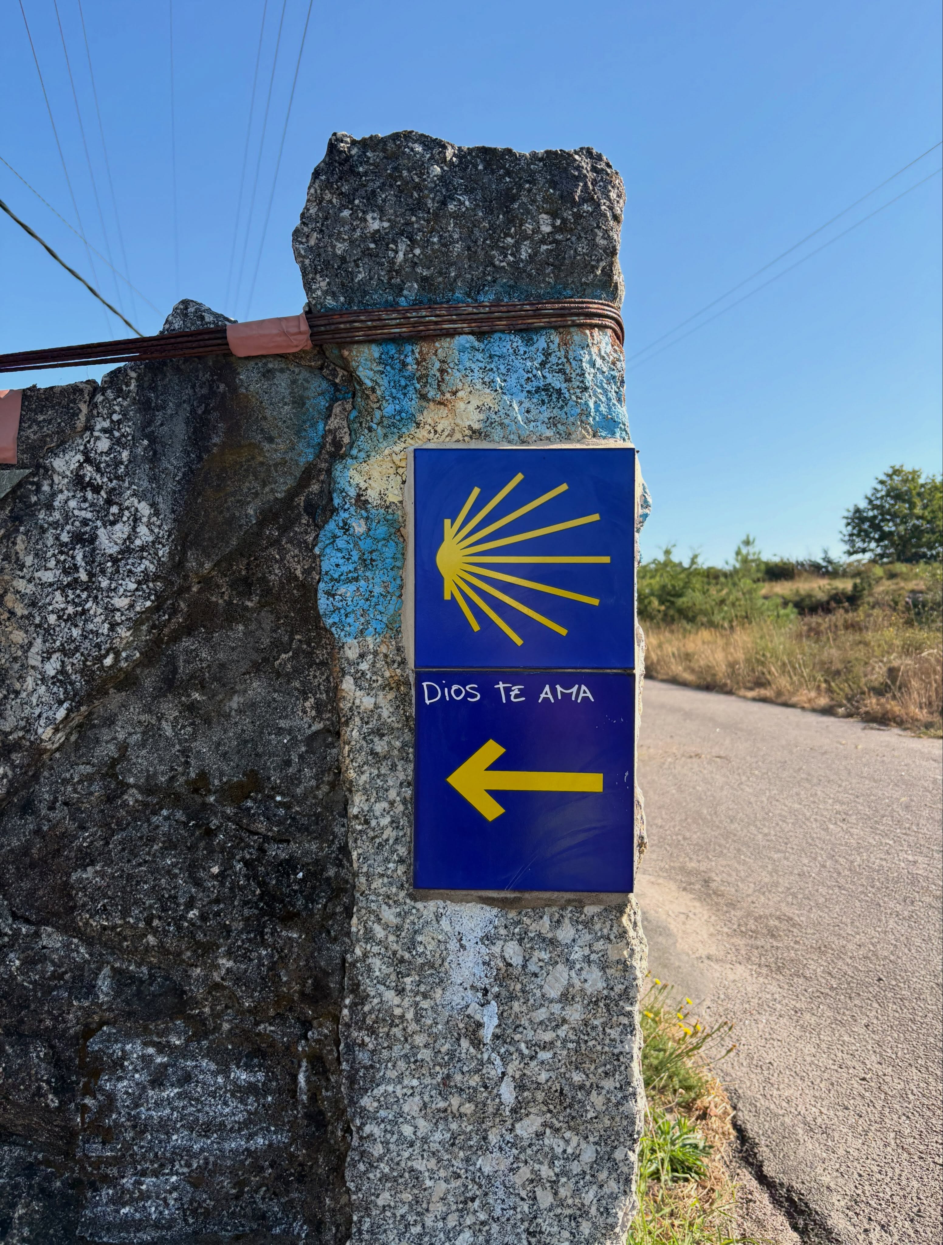 Dia 3: “Quando estás à espera que o medo desapareça para começares a viver”
Etapa 3: Pontevedra-Caldas de Reis
Hoje, deixamos escrito e expressamos o medo que carregamos todo o dia numa pedra, para que amanhã a nossa mochila esteja mais leve.