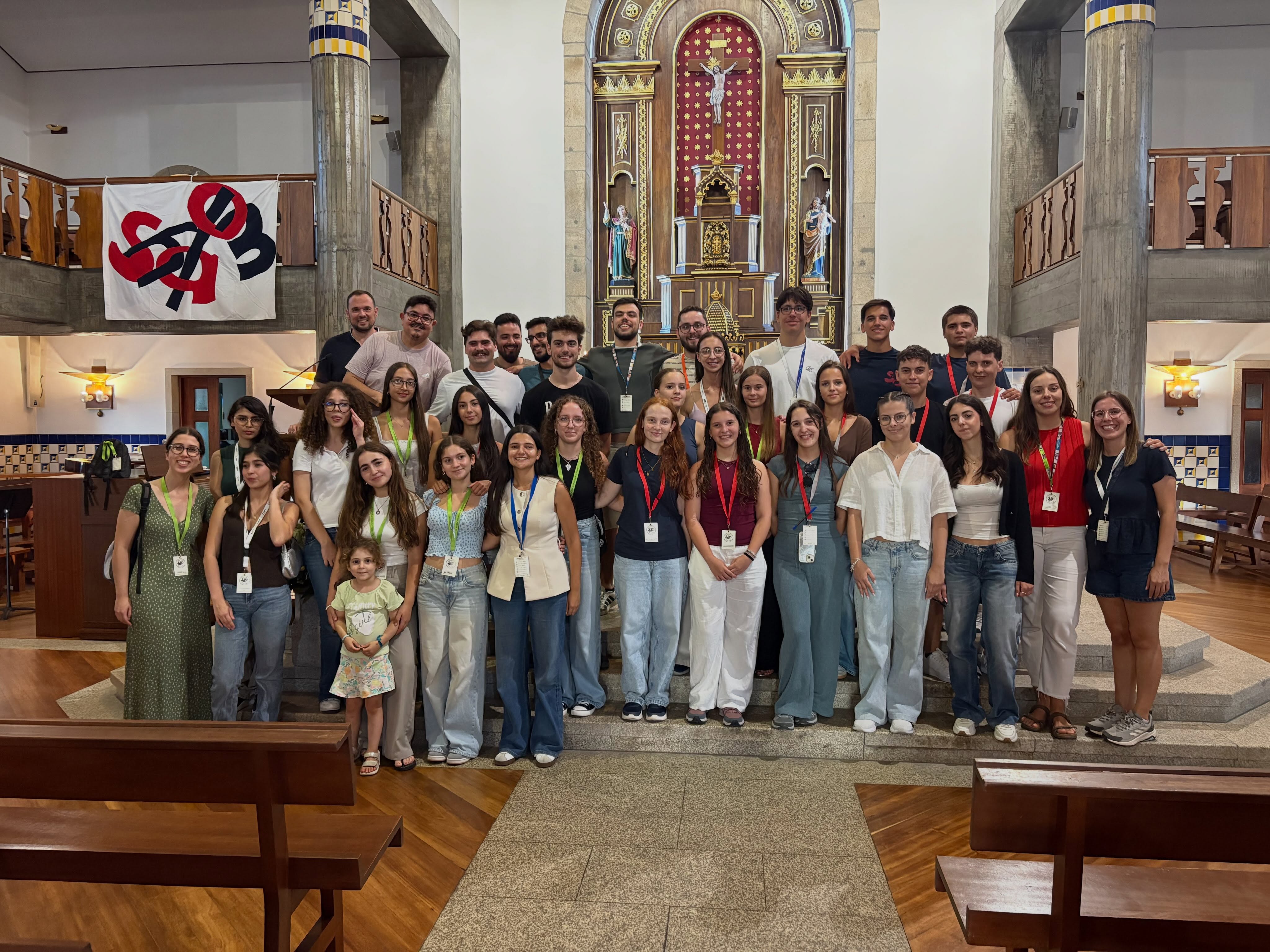 Dia 0: “Vê como nós deixamos tudo para Te seguir”
Este é o grupo que irá realizar a Peregrinação a Santiago de Compostela! Não é só preparar a mochila, também é preparar o coração ❤️💙
