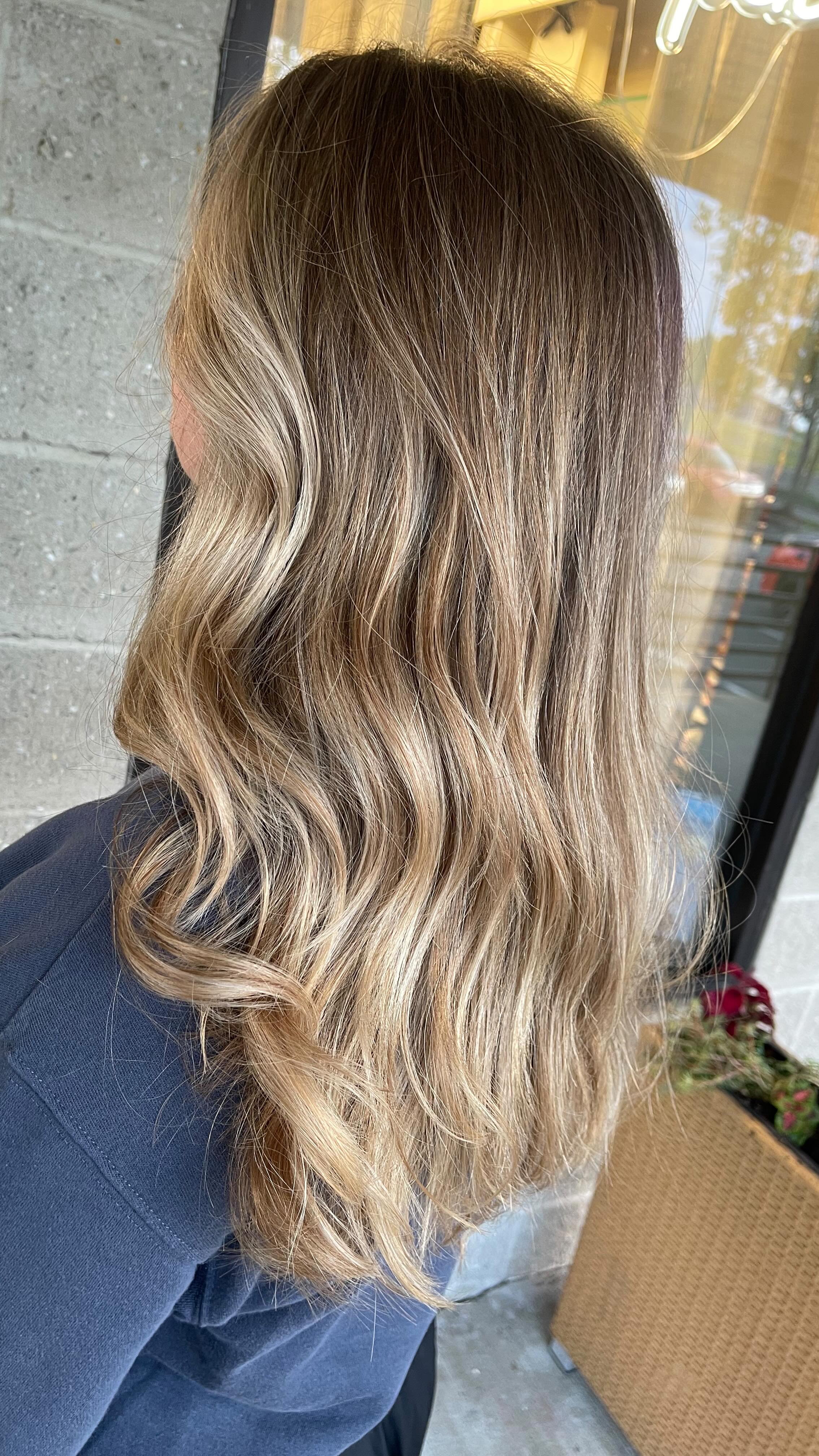 When she knows exactly what she wants… it looks like this. Achieve the blonde you’ve been dreaming of — link in bio.