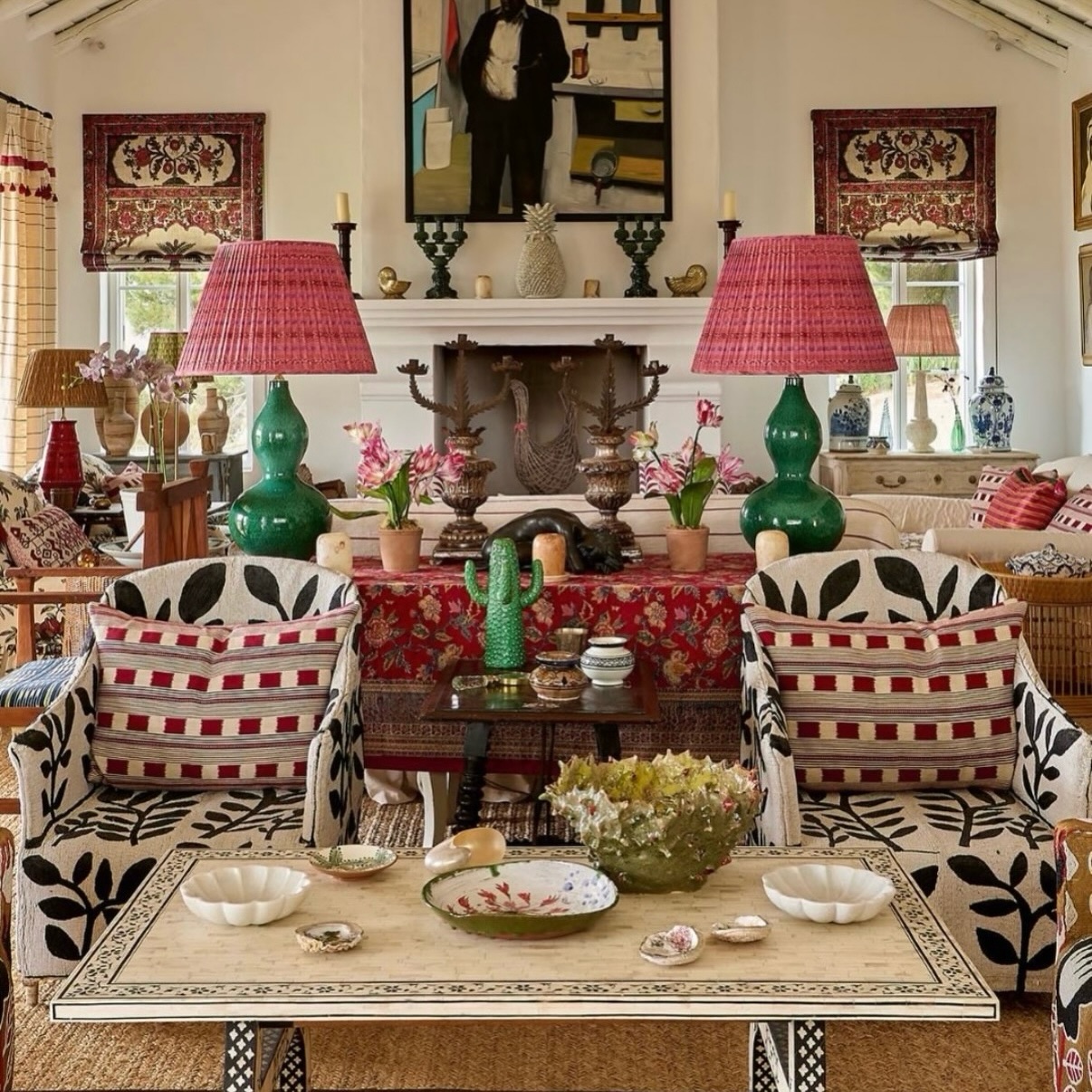 🇵🇹Découvrez la maison pleine de couleurs de @@penny_morrison_ltd où les imprimés et les motifs s’expriment en couches successives, révélant peu à peu toute leur richesse. Un intérieur qui invite à s’attarder, à regarder encore, et à découvrir de nouveaux détails à chaque regard ✨
📸 Photographies @mikegarlickdesign
#FineFleur #InteriorDesign #InteriorPhotography #InteriorPhotographer #PortugalHome ColourfulInteriors PatternPlay EclecticInteriors HomeInspiration InteriorDetails