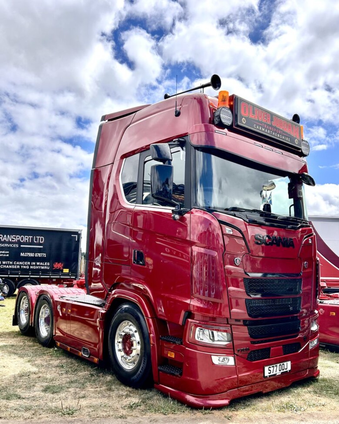 Wow🤩🔥
There are few words that can describe this incredible Scania S770 V8 recently delivered to Oliver Jordan Transport, so we'll just let it do it's own talking...
Supplied by Keltruck Account Manager, Peter Harris. The unit marks the culmination of a lot of work and planning to produce such an incredible machine.
#SuppliedByKeltruck #ScaniaV8 #KingOfTheRoad