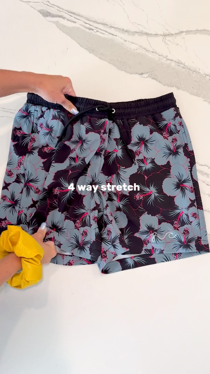 High quality board shorts ready for any adventure 🤘🏽
•
#mensstyle #mensswim #mensboardshorts #mensstreetstyle #mensclothıng