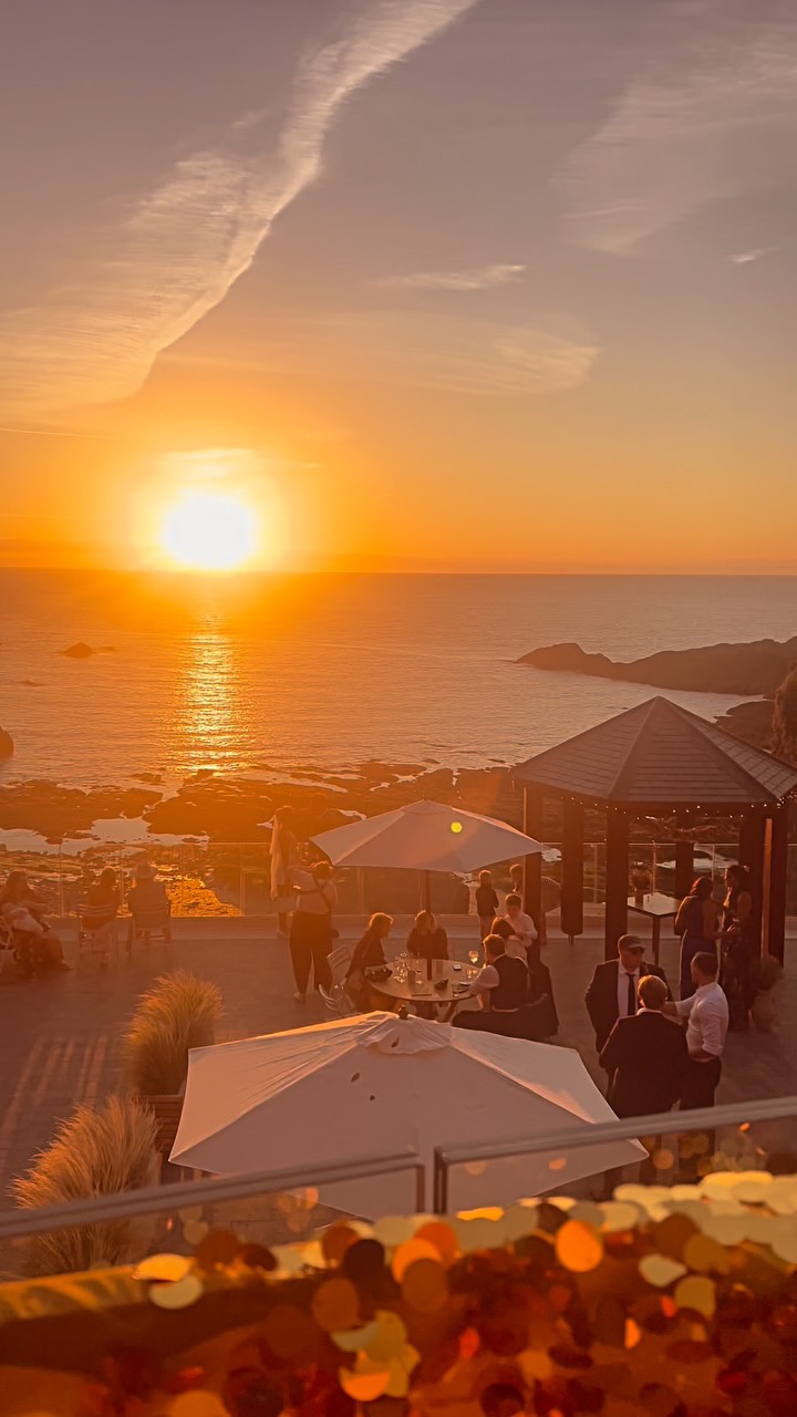 Glorious Sunday celebrating Tom & Josie at the dreamy @tunnelsbeaches ☀️
Mellow House & Disco vibes until sunset. (Some guests took a sea dip👌) before cranking up classics to the wee hours 🪩