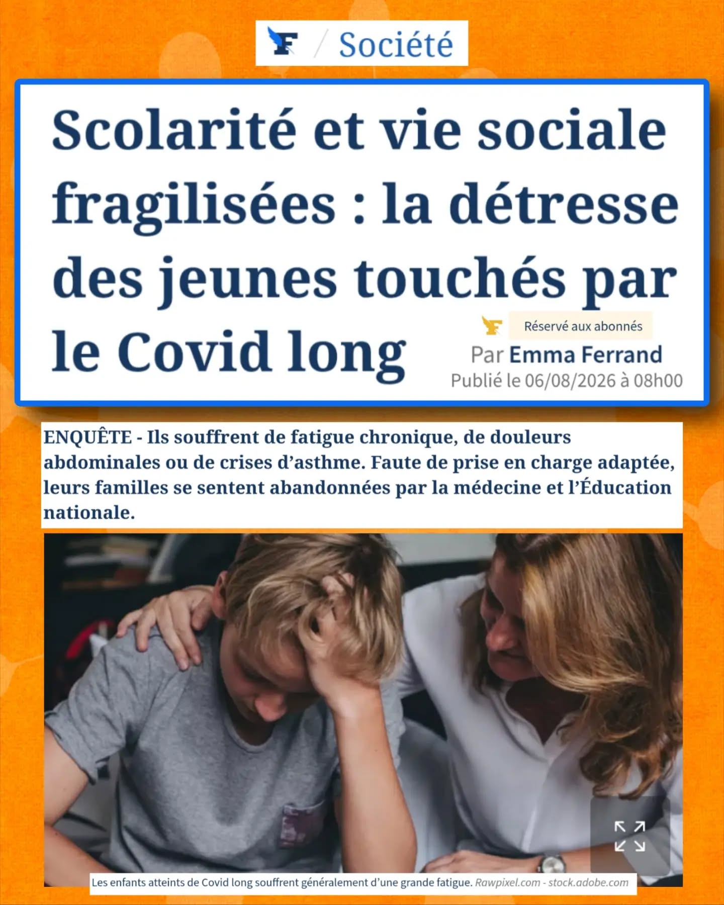 🧵 Déscolarisés, isolés, épuisés… En France, entre 15 000 et 30 000 enfants souffriraient de #CovidLong
Invisibilisés et confrontés à l'errance médicale, eux et leurs familles se battent pour être entendus.
Un point sur cet angle mort de santé publique👇
🚨L'errance médicale subie par les familles
Symptômes neurologiques, fatigue extrême, troubles respiratoires… Pourtant, l'incrédulité persiste.
🗣️"Aujourd'hui, la plupart des enfants malades ne sont pas diagnostiqués. Certains sont envoyés en psychiatrie car des médecins leur disent que leurs douleurs sont dans leur tête."Hélène Macrez Scherrer, présidente de @sosenfantscovidlong
🏫L'incompétence du système scolaire face à la maladie
Absences répétées, refus de tiers-temps, cours de EPS forcés… Les parents doivent mener une bataille permanente pour obtenir un PAI ou un PAP.
🗣️"En entreprise, les salariés peuvent déposer un arrêt de travail. À l'école, cela n'existe pas." Céline Grassien, responsable pôle pédiatrique chez #ApresJ20 en partenariat avec @assoc_covidlongenfants
⏳Le besoin urgent d'adapter la scolarité
Les experts appellent à former les équipes pédagogiques pour dépister et adapter le rythme des élèves.
🗣️"Plus on leur donnera la possibilité de fractionner leurs activités en se ménageant des périodes de repos, plus ils auront de chances de sortir de ce cercle vicieux." Pr Dominique Salmon (asso Espoirs, membre du conseil scientifique #Apresj20)
⚖️L'inaction de l'État pointée du doigt
Malgré la loi Zumkeller (2022) prévoyant une plateforme nationale de suivi, rien n'a été déployé. Saisi par l'association @covidlongsolidarite, le Conseil d'État avait pourtant donné raison aux malades le 1er juillet 2025. #LoiCovidLong
L'attente se prolonge.
🏛️Un appel politique qui tarde à être entendu
Portée par des associations comme SOS Enfants Covid long et soutenue par la députée Catherine Ibled, la demande de reconnaissance reste au point mort face au ministère de l'Éducation nationale.
⏬Suite en commentaire⏬