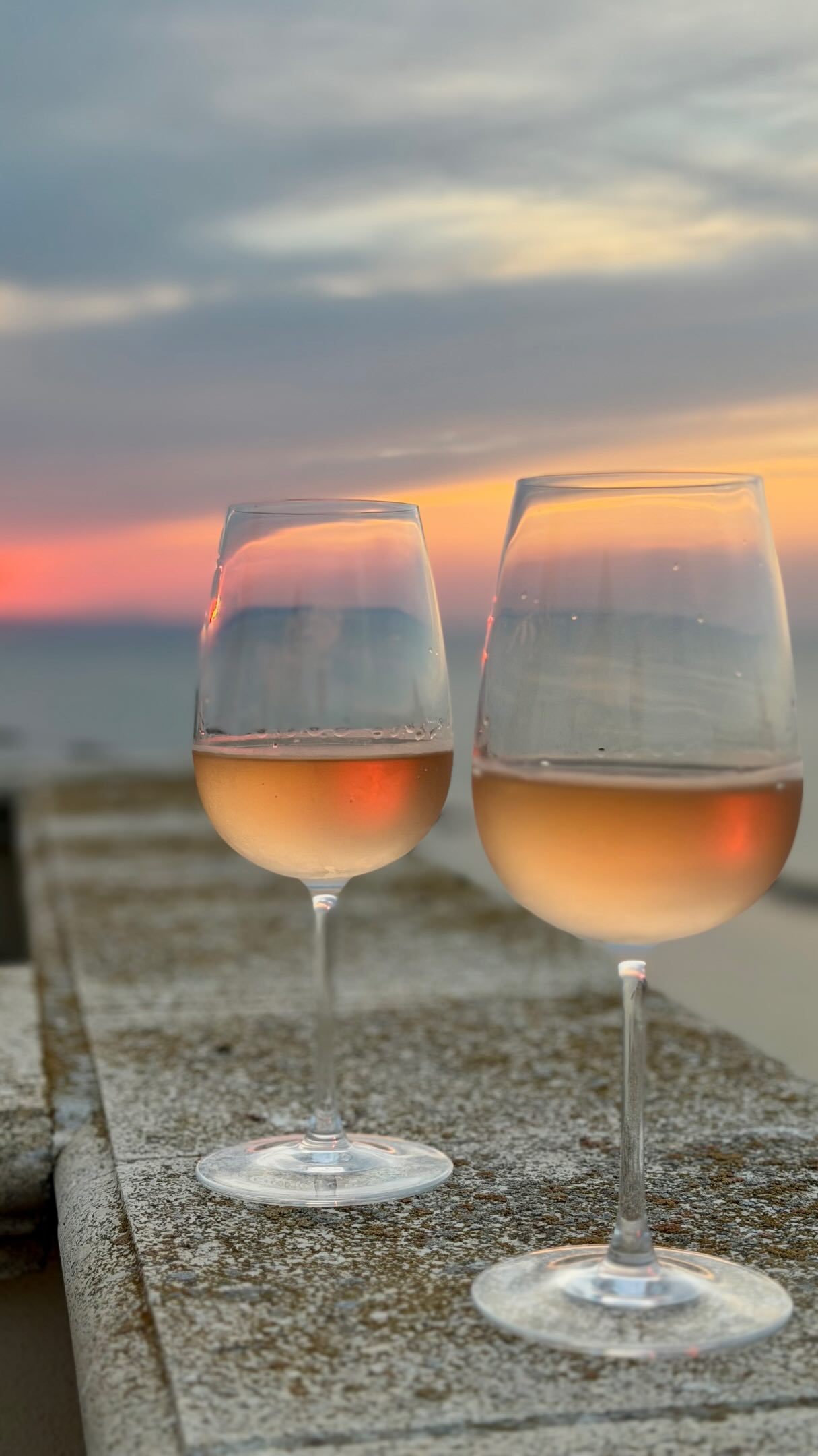 Cold, pink, and with a sea view at sunset please 🧡
📍Termoli | Molise | Italy 🇮🇹
#slowtravel #sunset #summer #aperitivo #molise