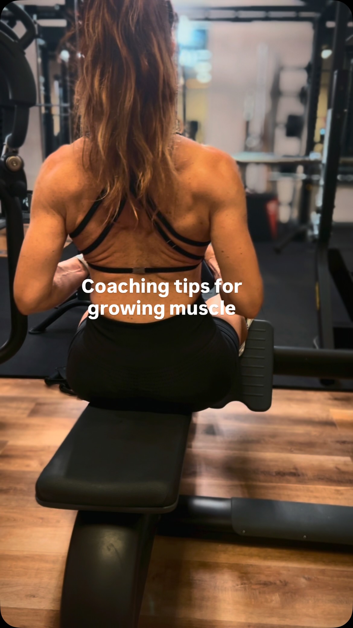 Top tips I am using for myself and my clients if you want to grow muscle no matter your age:
‼️Train 3-4 days a week
‼️ Do 2-3 working sets per exercise
‼️ Rest until fully recovered between sets
‼️ Select 5 exercise per session
‼️ stay consistent with your program
‼️ Lift heavy x 8 reps
‼️ Hit each muscle 2 times a week
‼️ Have a pre workout meal 90min before
Most people in the gym do not change their physique at all in a year . And they are always at the gym . But their physique had no improvements in the whole year .
Instead of doing lot of exercises , training with little rest . I prefer to have a good amount of rest time to recover and then go again heavy .
Instead of doing 10 exercises that mostly are quite repetitive for the muscle you want to target , I prefer to focus only on 5 exercises for muscle group .
Instead of taking 5gr of creatine , I started taking 10 gr
Instead of training 5 times a week , I suggest to focus on 3 to 4 lifting day to give your body time to recover .
Remember the process of building muscle starts at the gym by the stimulus you give to your muscle BUT it is when you are resting and recovering that muscle repairs and grow stronger .
Train smart 📈🔥