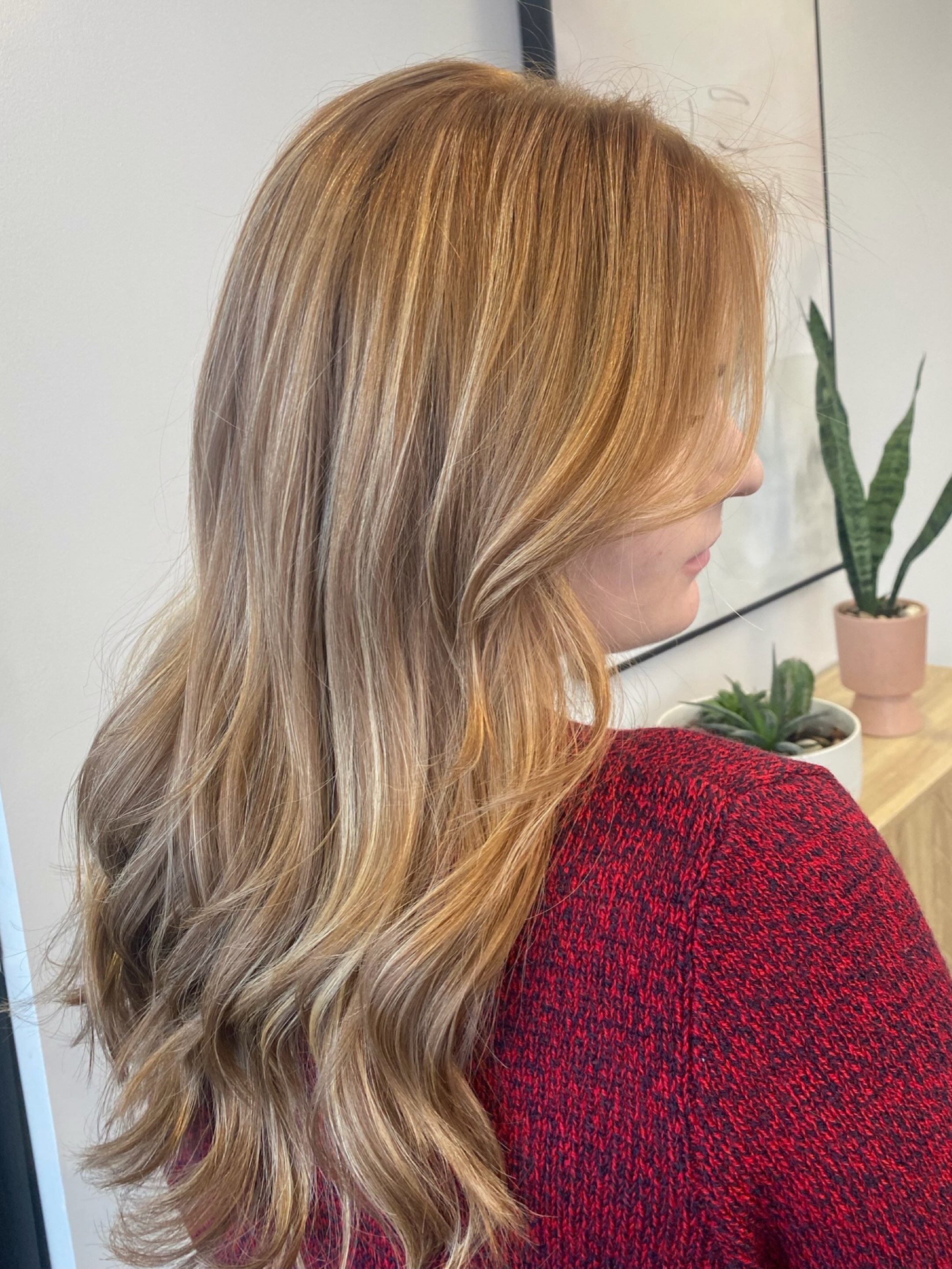 Warm, golden, honey tones ✨🍯 The perfect balayage glow.
Obsessed with this colour by @hairbykeyri Tap that ❤️ if you’re loving this look!