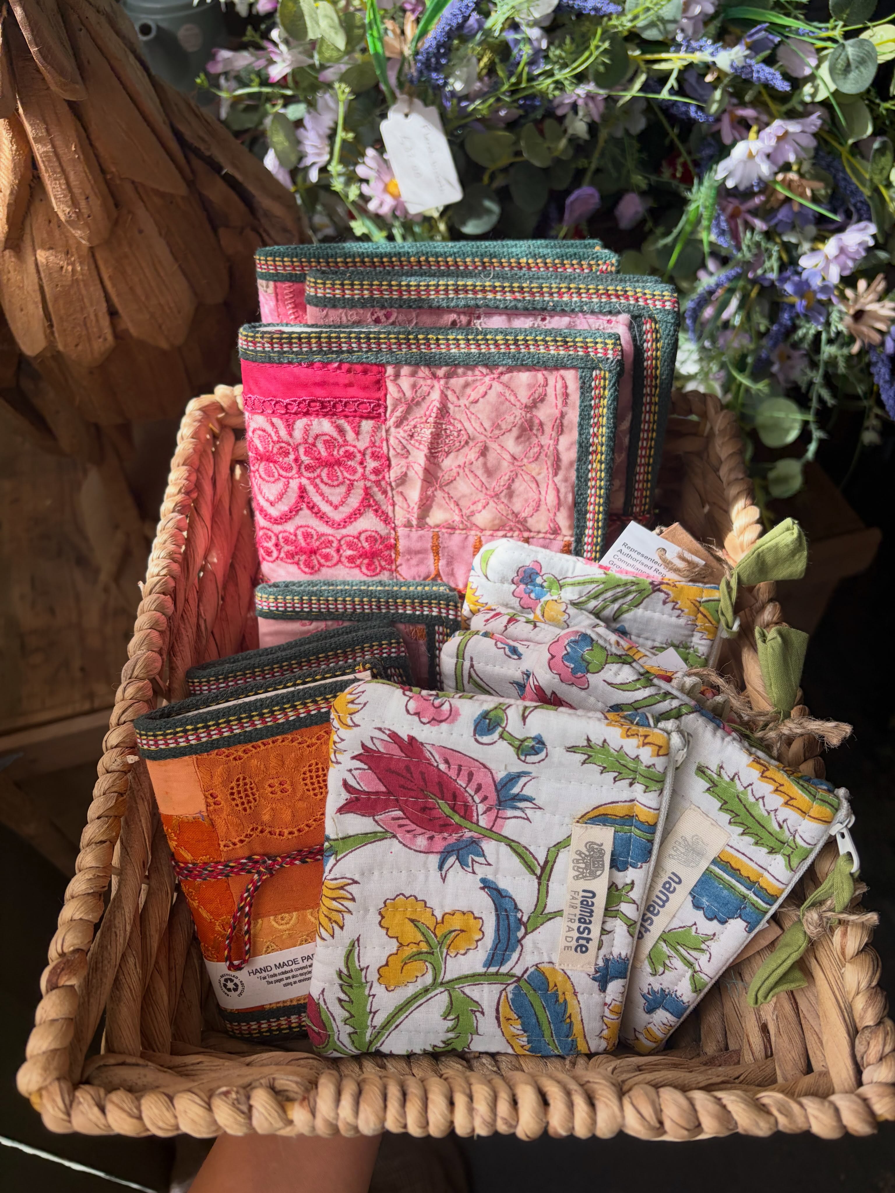 Sari covered notebooks & wreaths now in stock 📒 Beautiful block print penny purses and I’ve managed to stock up on incense sticks & holders. We have so many of you asking what makes the shop smell so nice whilst browsing - we light these in a morning! Lots of scents available this week 😊
Visit us tomorrow - doors open at 10am
📍 Thurgoland, S357ED
#yorkshire #cellar41 #homeandliving #openthisweek
