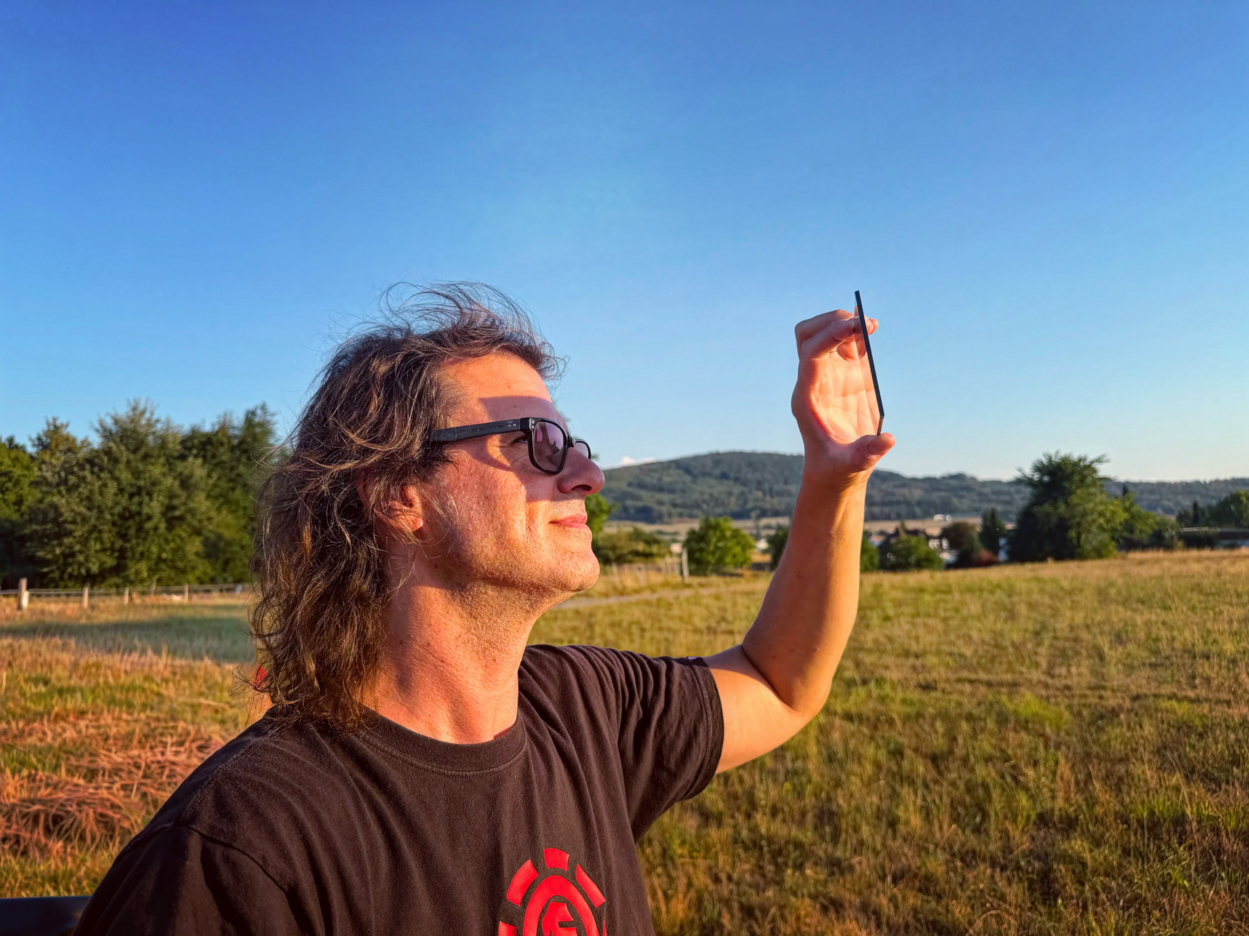 Yes, it was a joke and yes, of course I had access to proper eclipse watching gear and yes, I can confirm, the beard is gone (for now). Now off to practice some @eve_gallagher_singer_official tunes for our show tomorrow in Basel @embebbisyjazz_basel