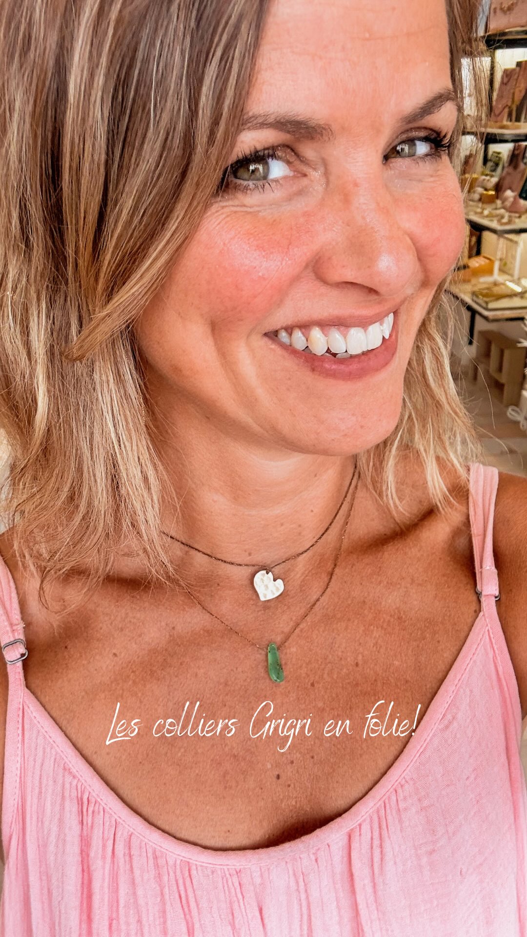 🌸Il y a des bijoux que l’on porte parce qu’ils sont jolis…
Et puis il y a ceux que l’on choisit pour ce qu’ils racontent 🤍
Cet été, les symboles d’Elluce se font tout petits pour devenir de véritables grigris du quotidien.
Une fleur, un cœur, une étoile, un oiseau …les miniature de Matisse sont là!
Autant de petits talismans à choisir selon votre histoire, votre intention ou simplement celui qui vous appelle.
Façonnés en bronze dans mon atelier à Pau, ils sont montés sur un cordon de bijouterie résistant, avec un fermoir et chaînette d’ajustement en or laminé, pour vous accompagner tout l’été… et bien après.
Résistants au temps et à l’eau. 💦
À porter seuls, à accumuler ou à offrir, comme un petit morceau de vous 🤍
✨ Disponibles dès maintenant chez BÔ & Cie – Atelier, ou sur commande en message privé (bientôt sur le site).
Et vous… quel symbole choisiriez-vous pour vous accompagner cet été ? 🌿
L’oiseau? Le cœur? L’étoile? La fleur? L’amulette ?
Bijoux faits main 100%, bijoux façonnés à la main, bijoux en bronze, bijoux résistants à l’eau, bijoux artisanaux, bijoux uniques avec un sens.
#creatricebijoux#artisanebijoutiere#bijouxfaitsmain#femmeactive#paumaville64