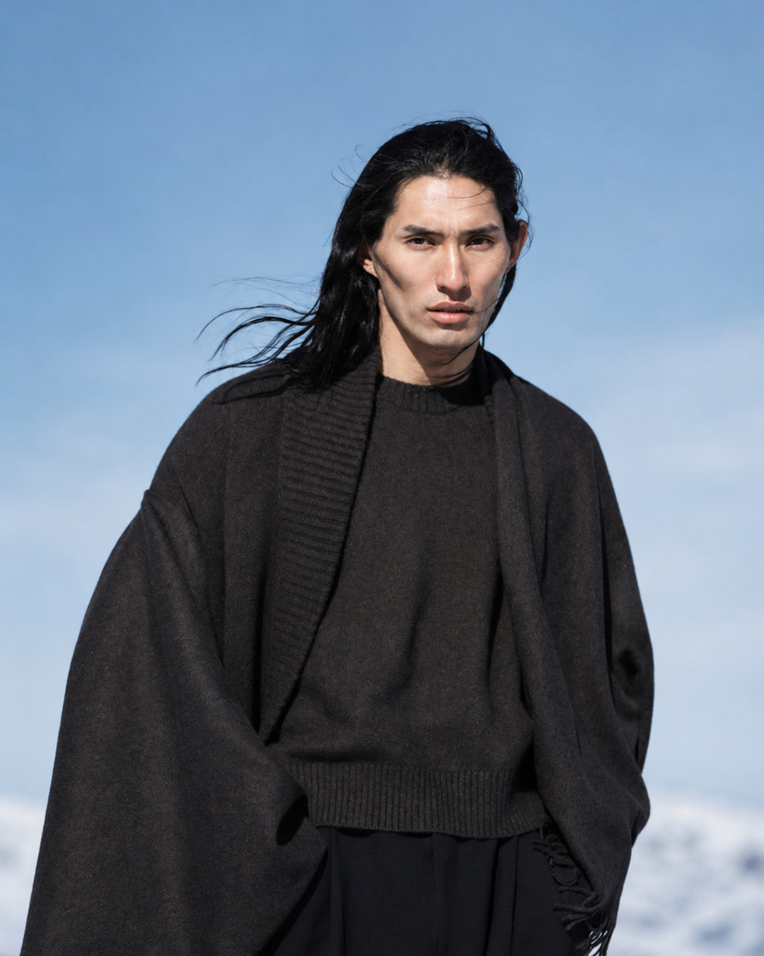 Une journée, un pull. Du pâturage mongol à l’atelier parisien, chaque geste raconte la fibre. On voit la toison respectée, les mains qui filent, les points qui tiennent. C’est la slow luxury en actes : traçabilité, durabilité, élégance discrète. Découvrez la matière, touchez le récit.
Link in bio. 👀🧶✨ #TergelYakshmere #SlowLuxury #MatièresRares #QuietLuxury #SavoirFaire #Durabilité #MadeInEurope #InvestirDansLeTemps