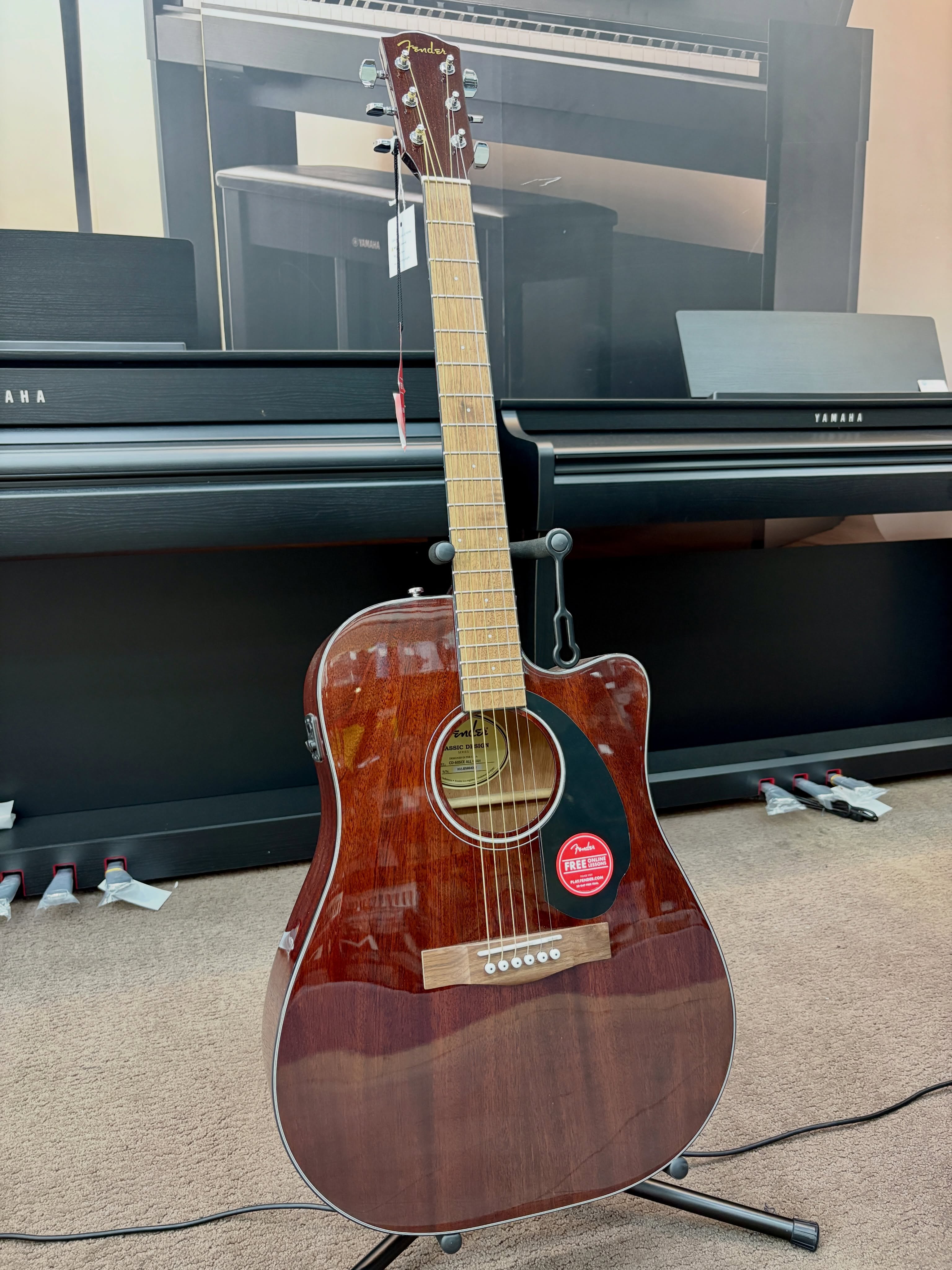 FENDER CD-60SCE ALL-MAHOGANY ✨
Um violão para quem busca timbre quente, encorpado e ótima projeção, com a qualidade e a tradição Fender.
O CD-60SCE All-Mahogany combina tampo sólido em Mahogany, corpo Dreadnought com cutaway e sistema Fishman CD-1, entregando excelente desempenho tanto acústico quanto plugado.
✅ Tampo sólido em Mahogany
✅ Corpo Dreadnought com Cutaway
✅ Captação e pré Fishman
✅ Afinador integrado
✅ Braço confortável “Easy-to-Play”
✅ Excelente para palco, igreja, voz e violão e gravações
💰 R$ 2.950,00
📦 Pronta entrega na Carioca Instrumentos Musicais
Venha conhecer e testar esse Fender de perto!
#Fender #CD60SCE #ViolãoFender #Fishman #CariocaInstrumentosMusicais