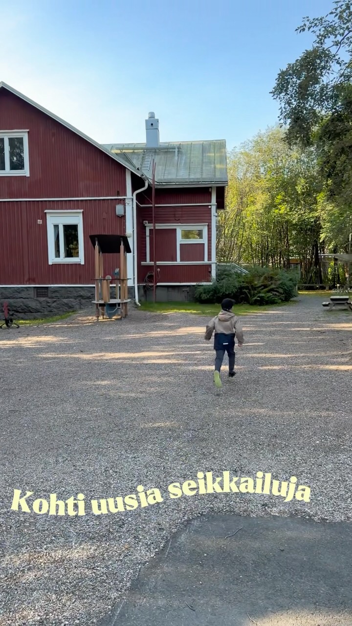 Uusi lukukausi on täällä! 💛📚
Pikkulukkarissa palattiin arkeen viime viikon torstaina pitkän ja rentouttavan loman jälkeen. On ollut ihanaa palata tuttuihin rutiineihin, oppimaan uusia taitoja ja viettämään aikaa yhdessä.
Kavereiden tapaaminen, kuulumisten vaihtaminen ja uusiin ystäviin tutustuminen tekevät arjesta erityistä. ✨
Tästä on hyvä jatkaa kohti uutta lukuvuotta – yhdessä oppien, kasvaen ja iloiten! 🌱💛
#pikkulukkari #tuusula #ystävät #montessori #varhaiskasvatus