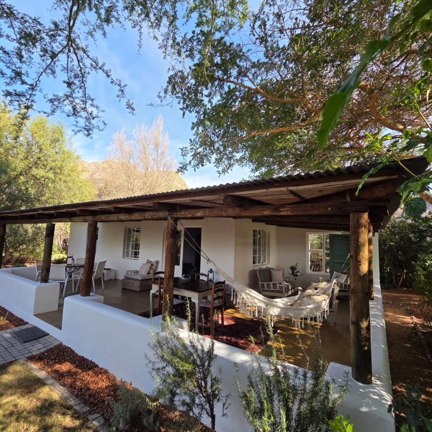 Your own little corner of the farm.
A big shady stoep, trees all around, a hammock waiting for you… and plenty of private space to simply slow down.
This is farm life at its most laid-back.
Come for a few days. Breathe a little deeper. Stay a little longer. ❤️
#FarmStay #SlowTravel #KleinKaroo #Montagu #KleinNektar