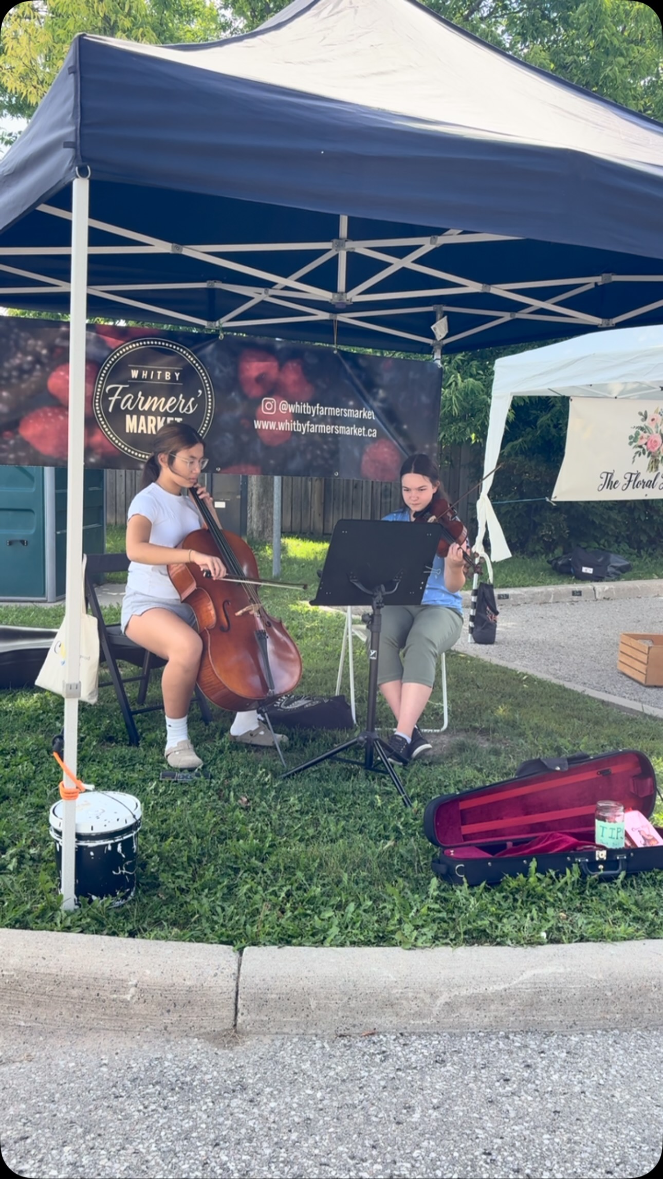 Today at the market π΅
Kassiani #celticfiddle π