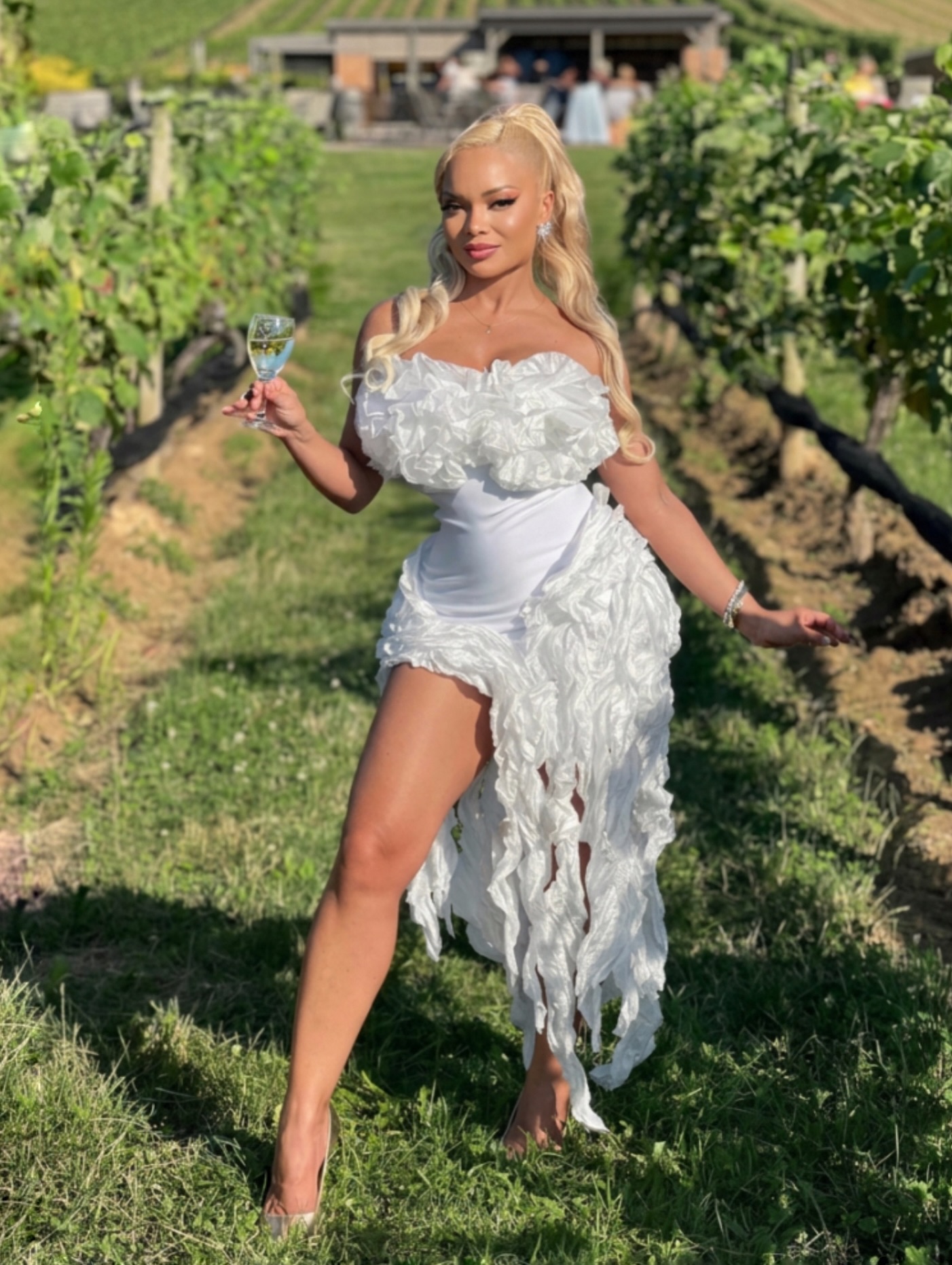 Birthday girl energy!! 💖🥂🎂🦁✨ 8/13
Another trip around the sun, and life looks beautiful from here 🥰
Leo gang, wya?? ♌️
#Mapy #ViolinQueen 🎻👑