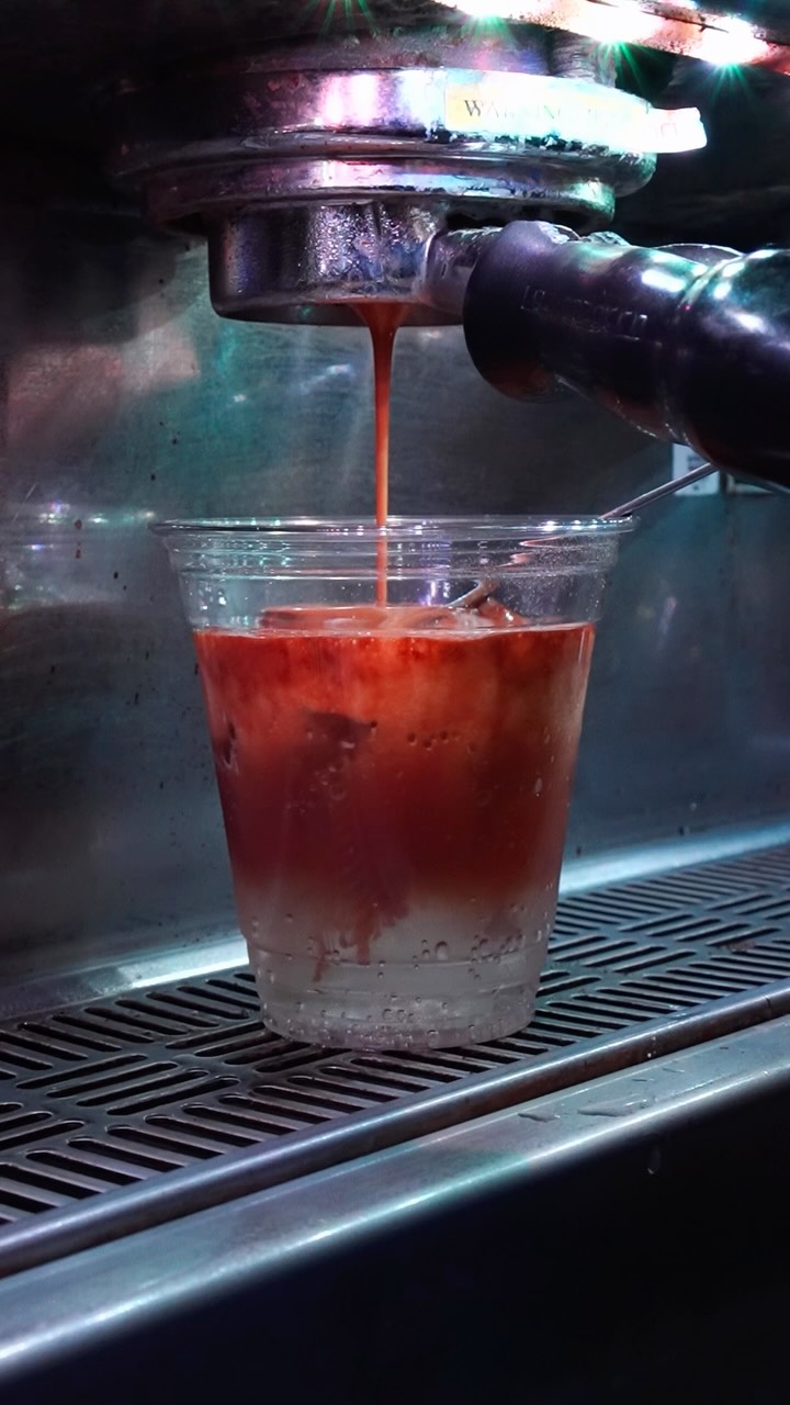 Consider your weekend coffee order solved. ☕️✨
Meet the espresso tonic. Perfectly crisp every time. Pull up this weekend and get one fresh.
#cupertinocoffee #cupertinoeats #bayareacoffee #bayareaeats #espressotonic