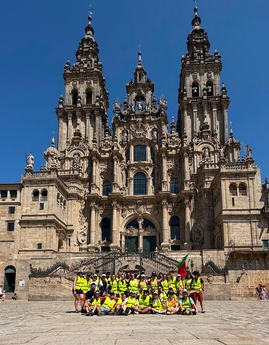 Dia 5: “A vida não vai parar até que te sintas pronto”
Etapa 5: Padrón - Santiago de Compostela (26km)
Chegamos à Catedral de Santiago de Compostela, JUNTOS ❤️💙