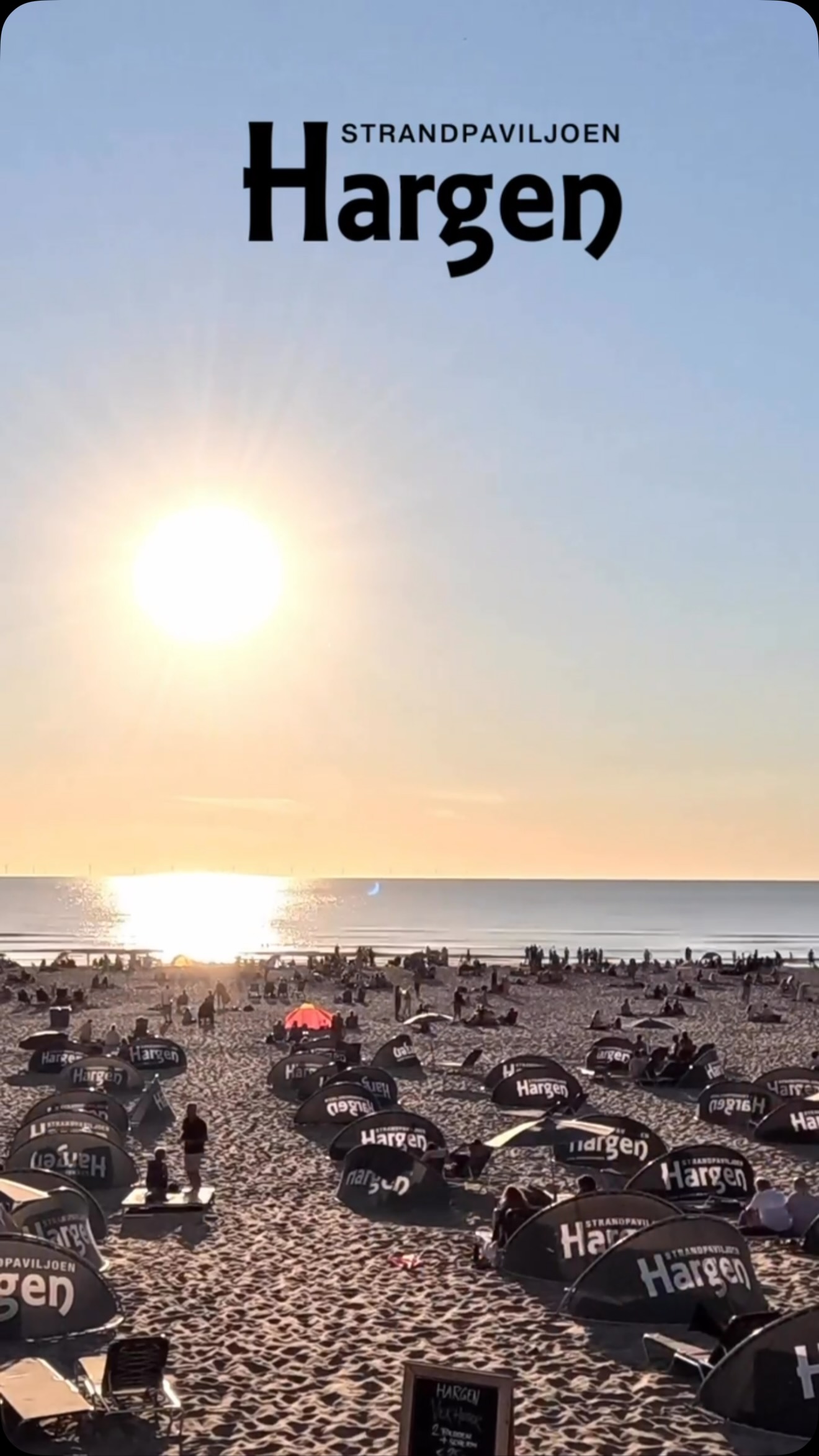 Wat een fantastische avond was het gister tijdens de zonsverduistering. 🌗🙌🏻
Alle gasten bedankt voor jullie bezoek aan ons paviljoen en wat een drukte ook op het strand.
Fantastisch om dit mee te maken. Deze mooie timelapse hebben wij weer te danken aan @dameurcy, 🙏🏻.
Vandaag en morgen wordt het weer tropisch warm, dus hou je van zon, zee en strand geniet dan nog lekker. 💋
#strandpaviljoenhargen #eclips #zomer2026