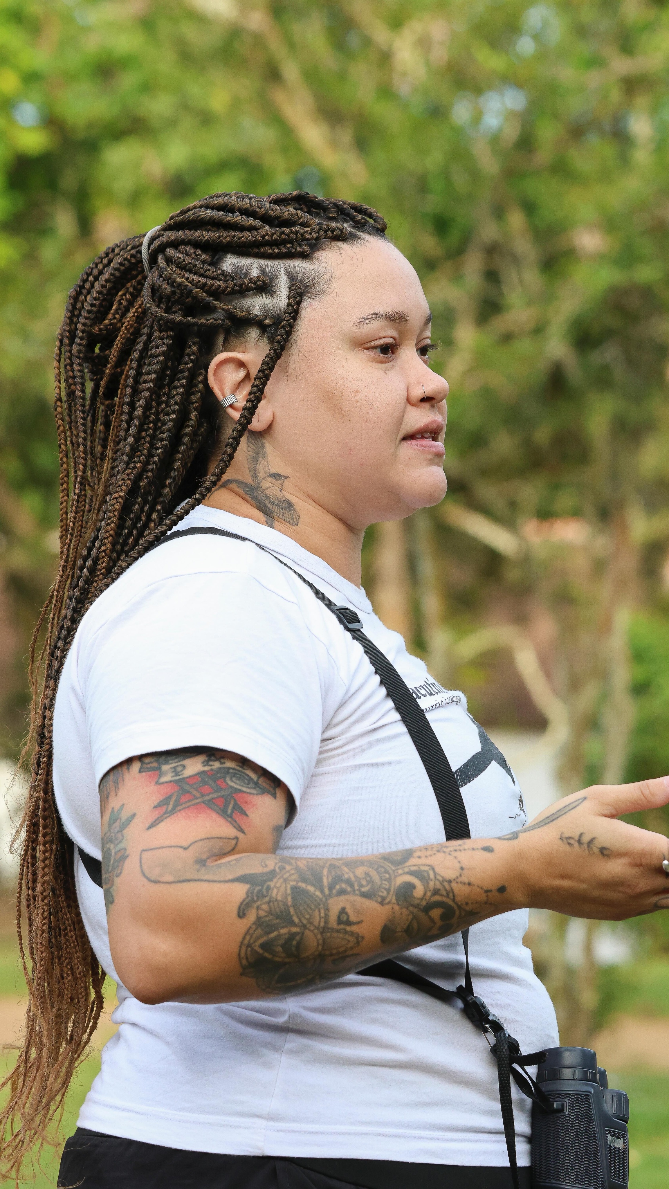 As jacutingas estão indo mais longe! 💚
🤩 Uma boa notícia para a conservação da espécie: as jacutingas estão começando a aparecer em outras cidades, ampliando os registros e mostrando que estão ocupando novos espaços.
Em Monte Verde, já são 3 jacutingas confirmadas: os machos Pluto e Açaí e a fêmea Gal.
Esses registros são muito importantes porque, quanto mais conhecemos os locais onde elas circulam, melhor conseguimos acompanhar seus deslocamentos e rastrear as jacutingas, contribuindo para estratégias cada vez mais eficientes de conservação.
🌿 Cada avistamento ajuda a contar essa história.
Viu uma jacutinga em São Francisco Xavier? 👀
Envie seu registro para o WhatsApp (11) 94587-8488 do Projeto.💚
_
#SAVEBrasil #ProjetoJacutinga #Conservação #MataAtlântica AvesDaMataAtlântica
