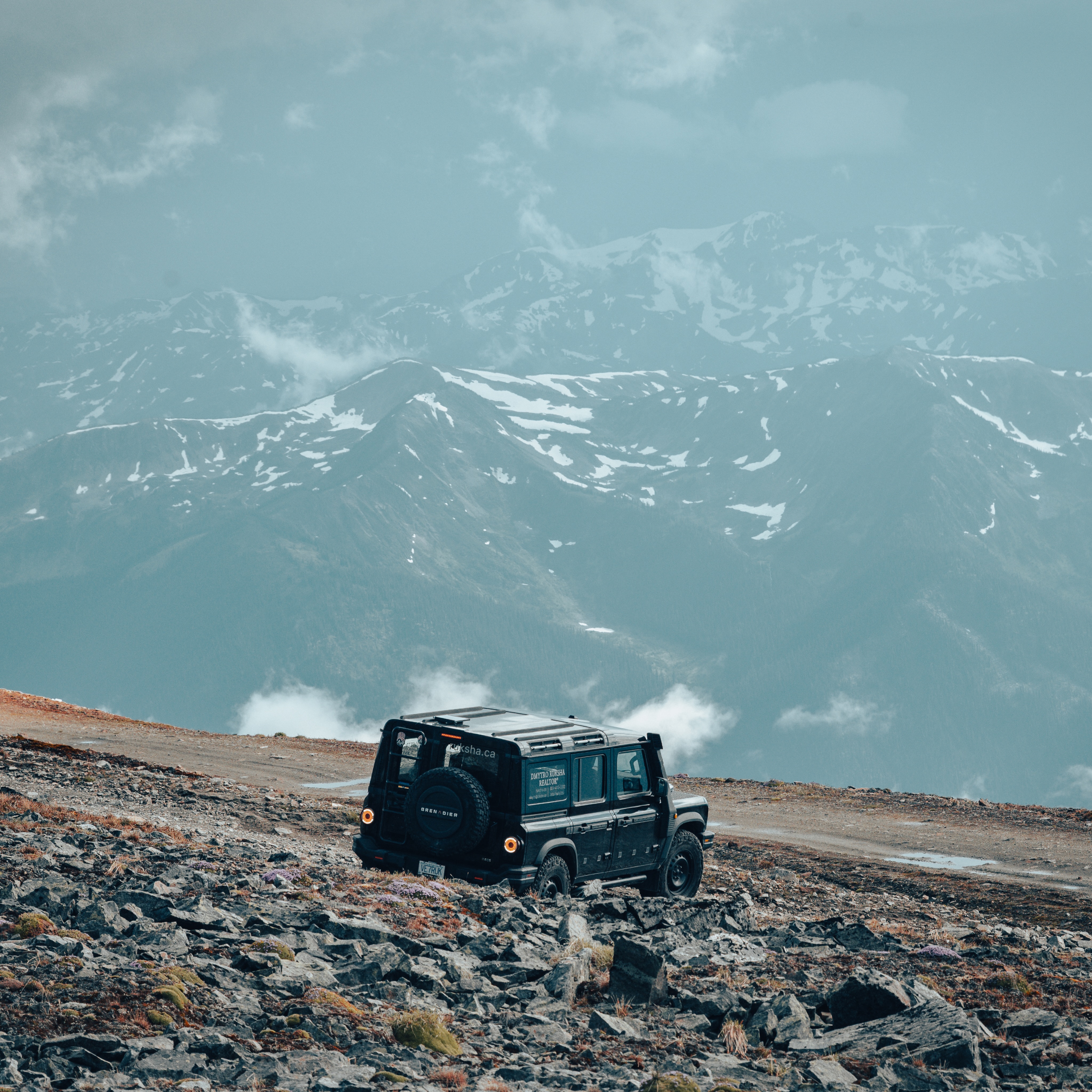 One of the highlights of this summer for sure was getting our 4x4s high up in the mountains, waiting through the storm and feeding some bugs on tte way back.
#explorebc #offroadtrip
@dmytroruksha