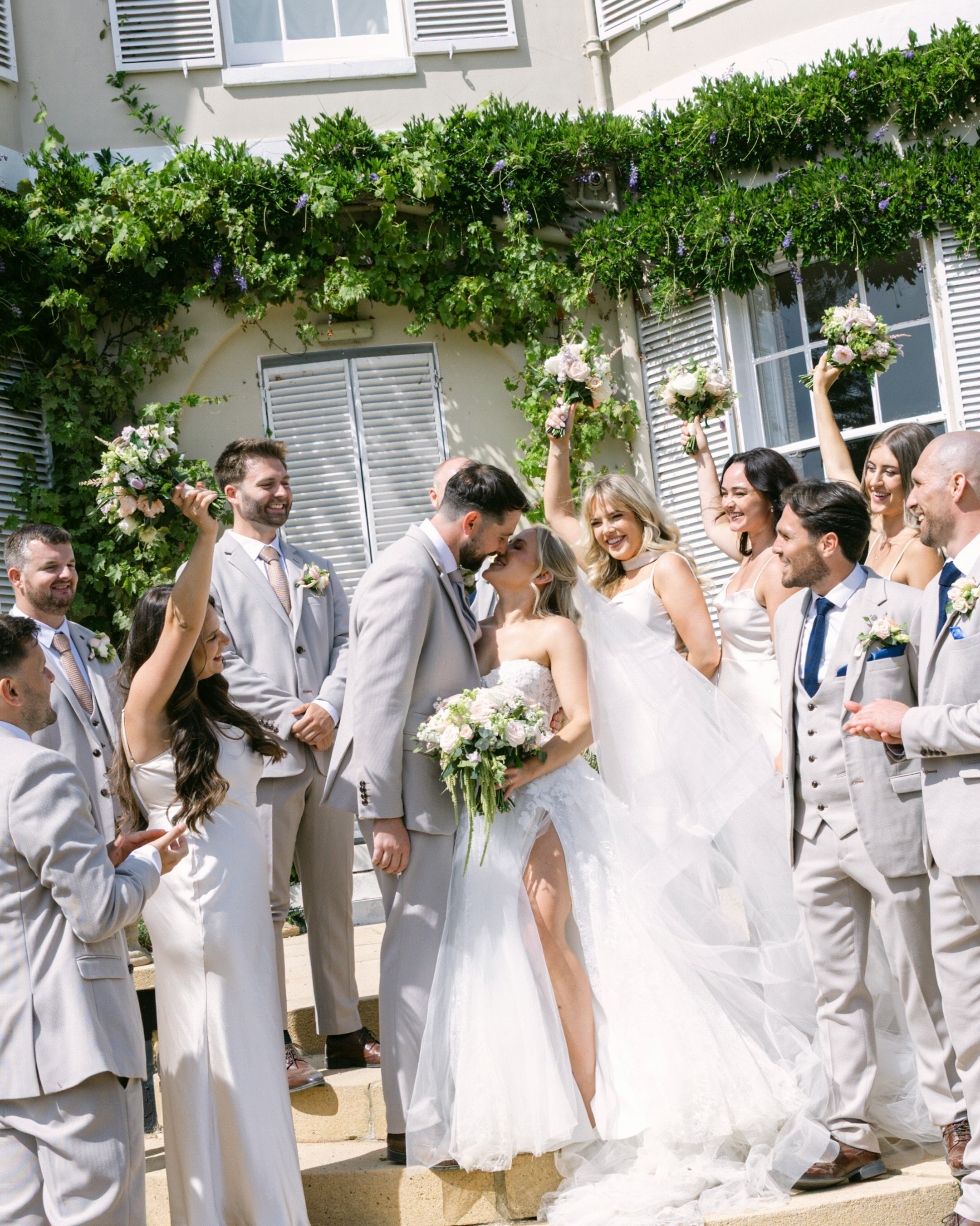 Congratulations! Anna and Jack đź’• @annaengland96 @jackengland96
Supplier Love:
Photo/video: @specularvisuals
Venue: @deerparkcountryhouse
MUA: @nadiahopemua
Hair: @chloebaileyhair @hairbyemeraldx
Cake: @seeyouatlenas
Sax: @dc__sax
Content Creator: @themauvebride
Dress: @timelesselegancebridal
Dj: @bespokediscocompany
#devonweddingphotographer #devonwedding #deerparkcountryhouse