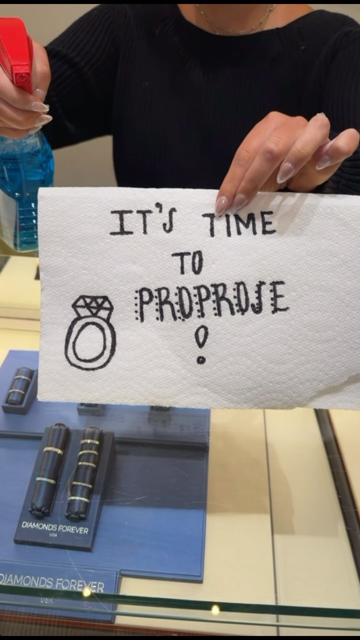 If youβre looking for a sign (ππβ¨) this is it! Come see us at Marlen Jewelers to get started on your perfect ring today!
#clevelandproposal #westcleveland #itstimetolevelup #rockyriverohio #neohio