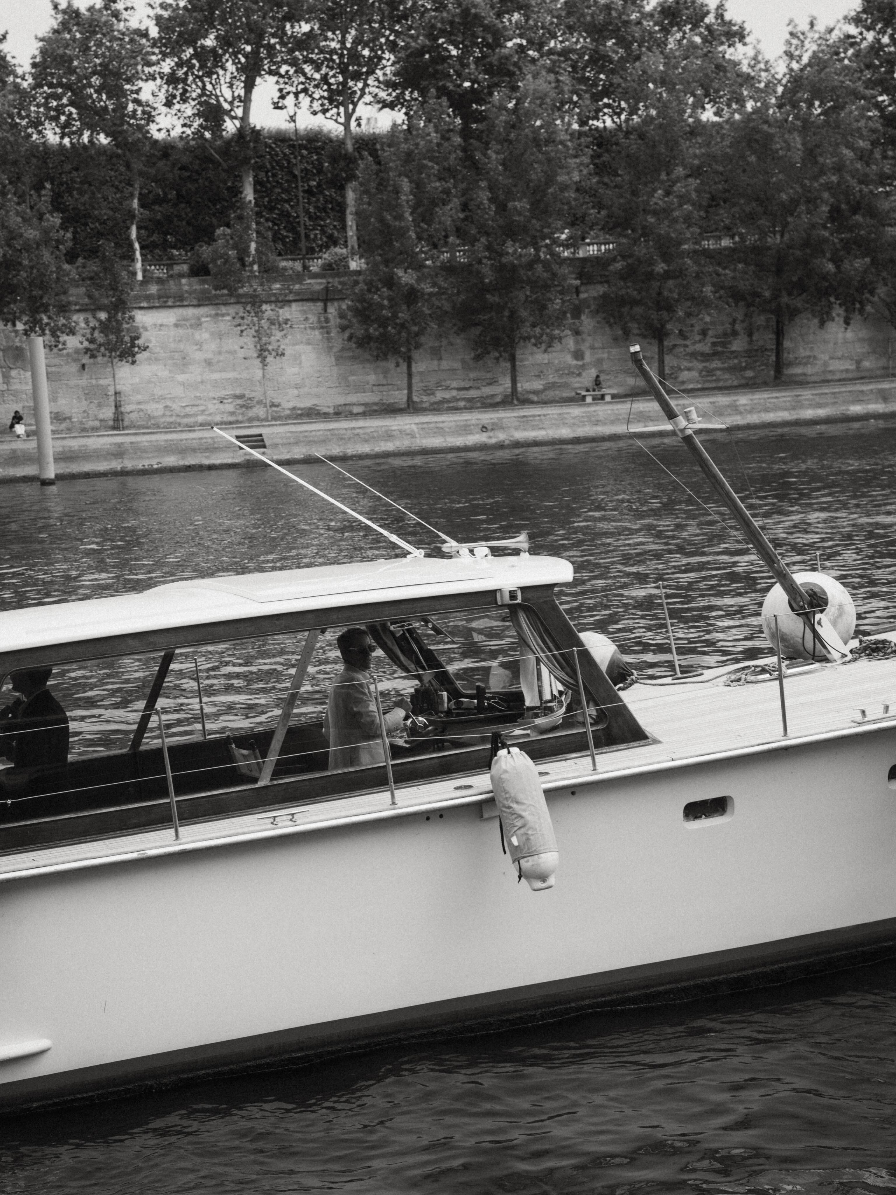 Paris Yacht 1, in motion 🖤