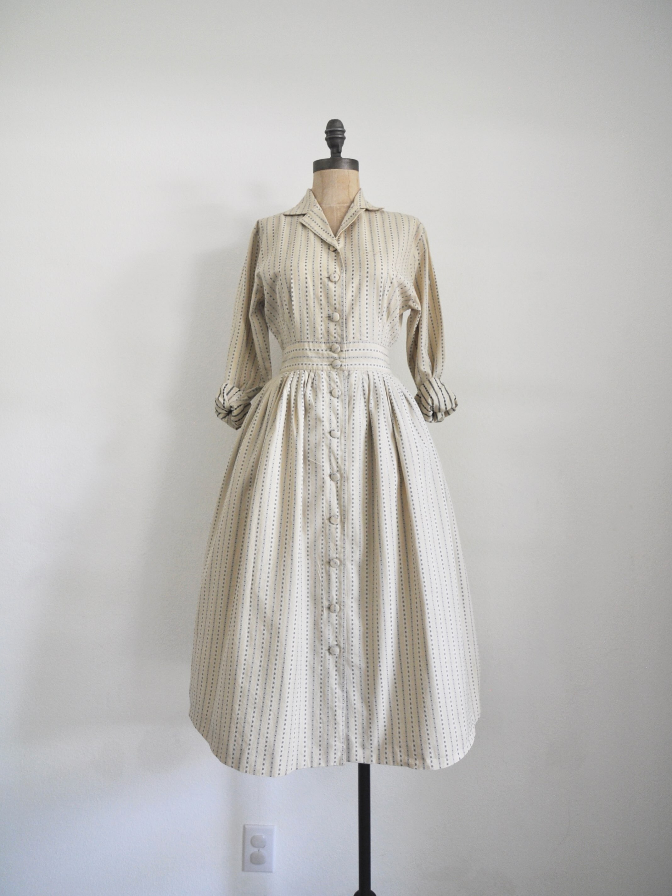 Link in bio to shop! 1970’s buttery yellow shirtwaist dress. Cotton, functional buttons, fitted waist, pleated skirt. Side pockets. Imperfections: some spotting on the front bodice. See photos. Bust: 34” Waist: 26” Length: 44” Shoulder to waist: 15/16” Sleeve Length: 21” Sleeve Width: 13”