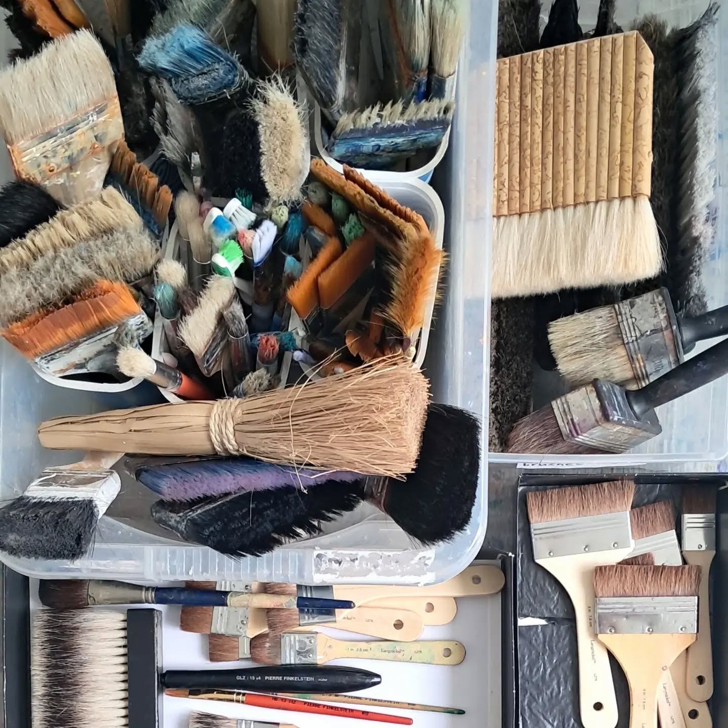 QUIZ how many brushes does
one artist need? ANSWER never enough
