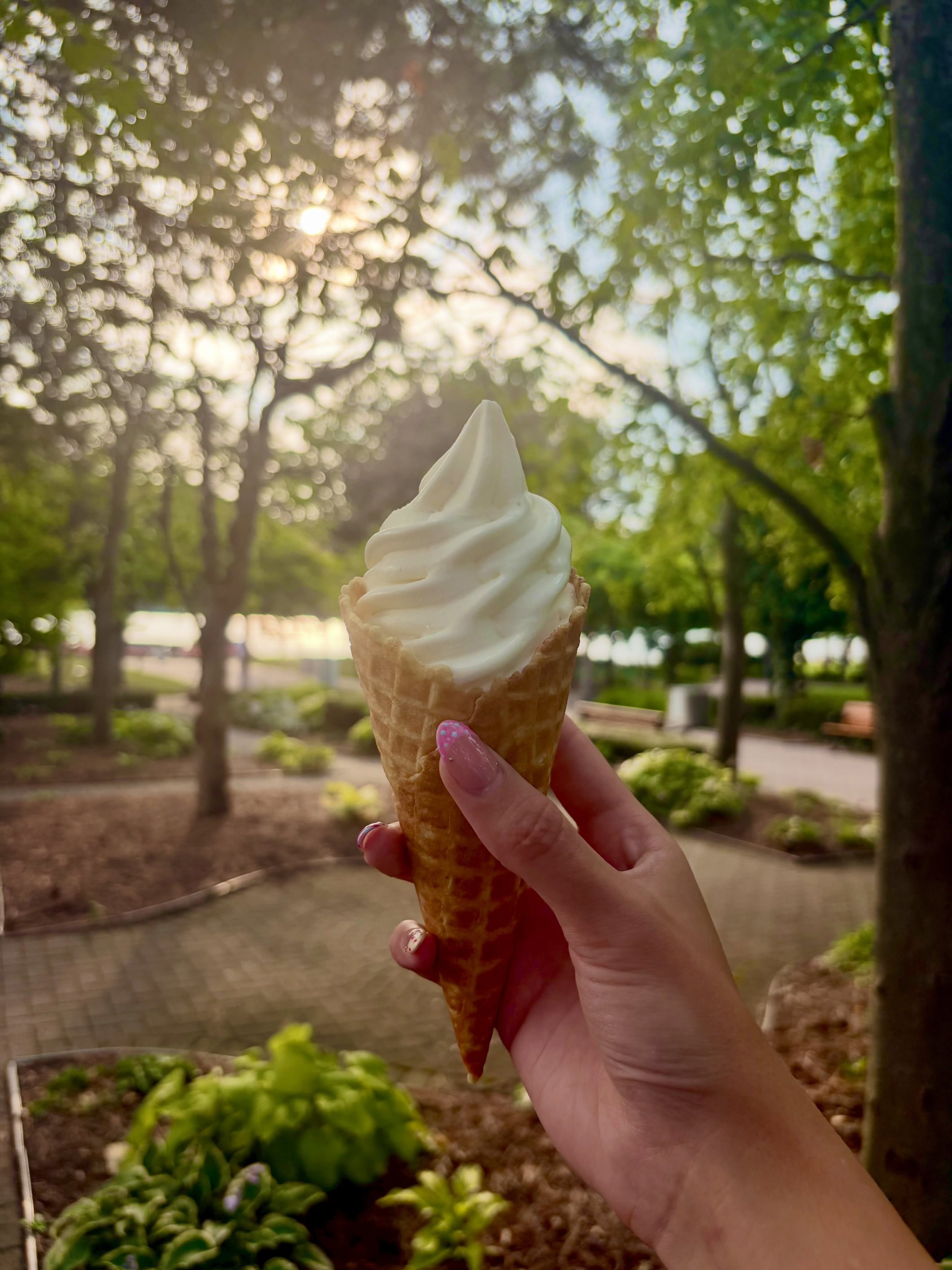 Vanilla soft serve in a waffle cone, with a view like this ☀️😍
@visitamherstburg
Monday hours : 11am-9:30pm