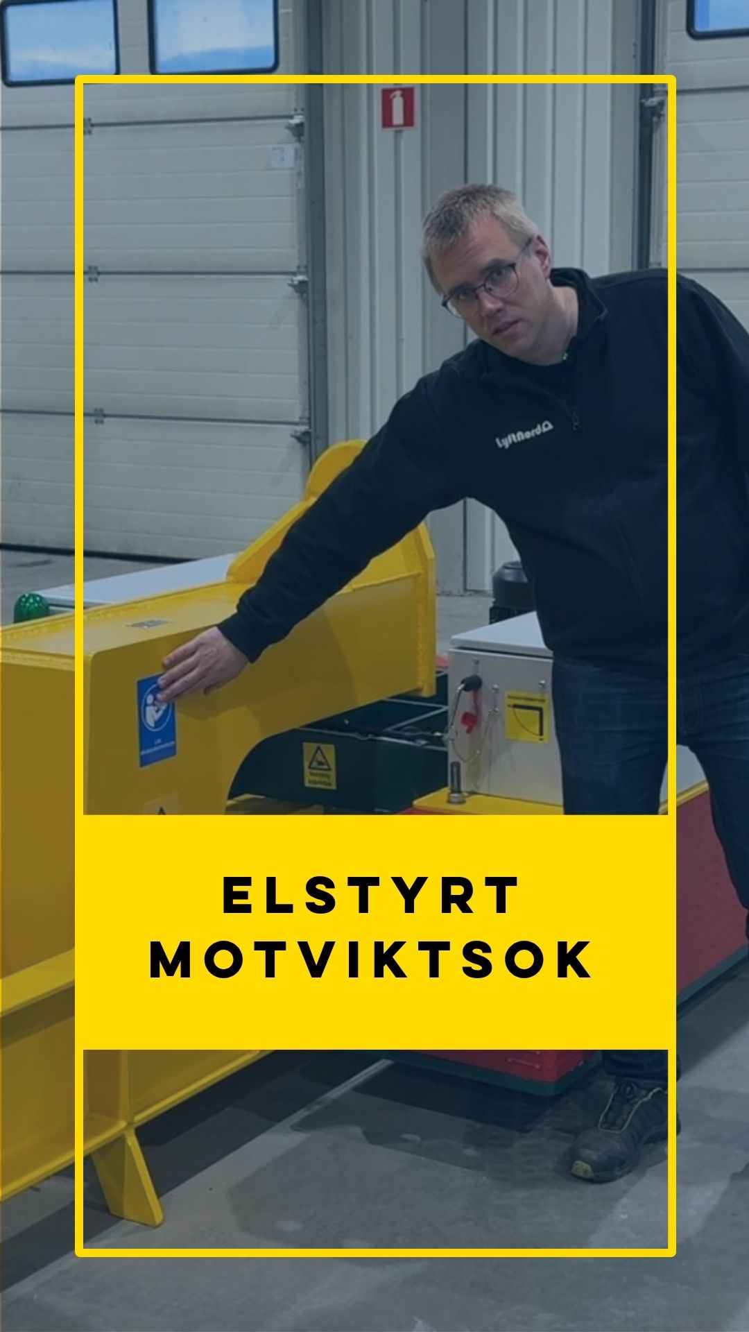 Hur lyfter man en last utanför kranens ordinarie arbetsområde?
Med ett motviktsok.
För återkommande eller tunga lyft är ett elstyrt motviktsok ett ergonomiskt alternativ. Den elstyrda motvikten gör det möjligt att anpassa balansen efter den aktuella lyftsituationen.
Precis som alla våra lyftredskap konstrueras och tillverkas det här motviktsoket utifrån varje kunds specifika behov.
I filmen berättar Martin mer om hur lösningen fungerar och vilket behov det här motviktsoket togs fram för.
Har ni frågor om motviktsok eller andra specialanpassade lyftredskap? Hör gärna av er.
info@lyftnord.se┃0980-16469