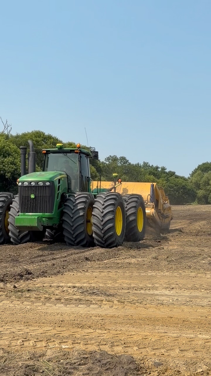 Maximize your yield and protect your soil with our expert agricultural land leveling and ditching services.
We eliminate low spots, optimize water distribution, and cut clean ditches to prevent erosion and standing water.
Get in touch today to prep your fields for a more efficient growing season!
#earthmoving #landleveling #professionals