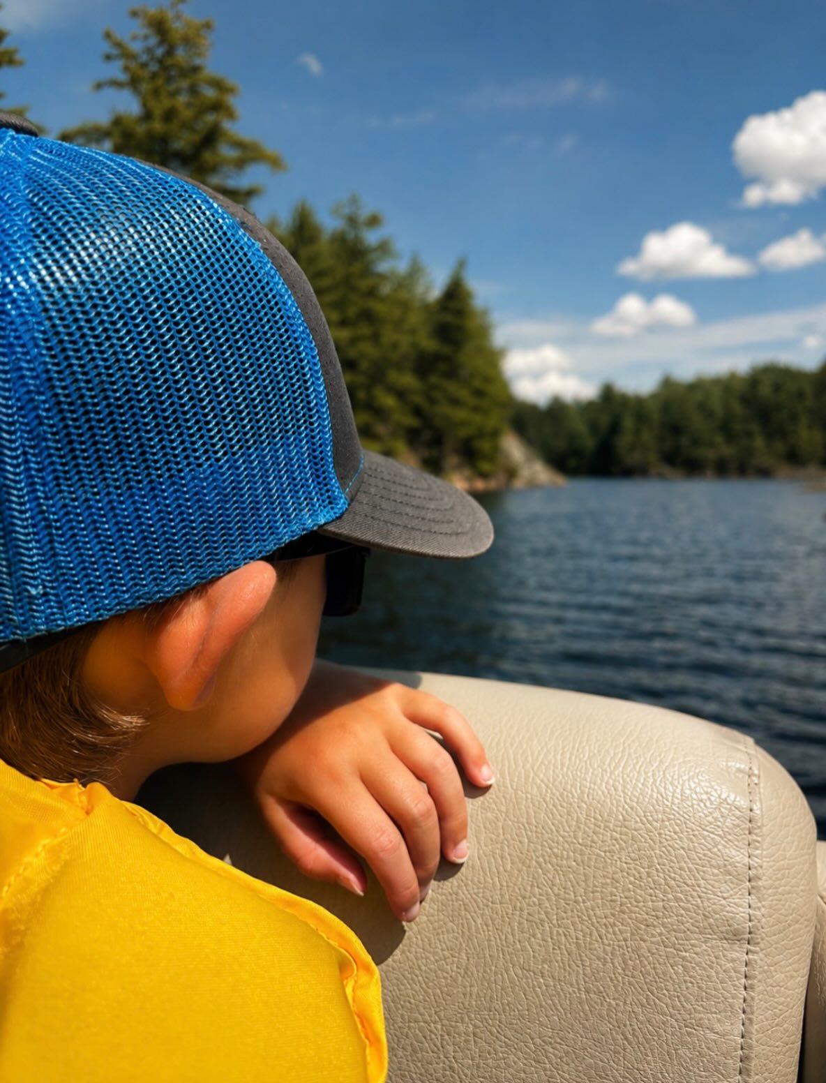 Keep reminding myself that these moments make up their childhood 🥰
📍Lake Nipissing
🌲 Northern Lake House
#cottagemornings #cottagesincanada #airbnb #sterlingpoint #lakehouselife