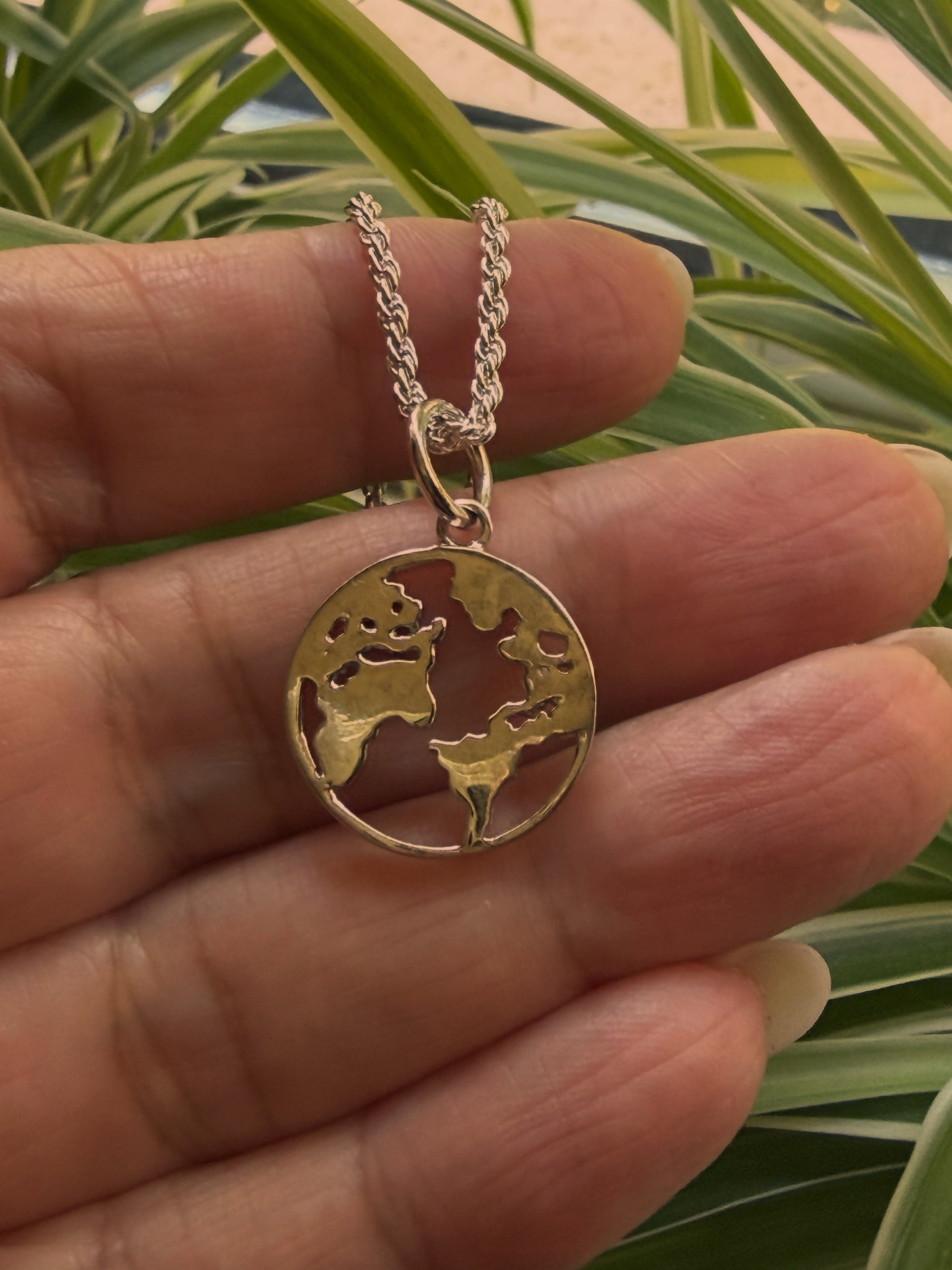 ✈️ Come Fly With Me 🌍✨
For the ones who are always dreaming of the next destination…
Our Come Fly With Me pendant celebrates the freedom to explore, the thrill of discovering somewhere new, and the memories made along the way.
Wear the world close to your heart — and let your next adventure be calling. 🌎💫
Where will you fly to next?
#MangoLuxe #ComeFlyWithMe #TravelJewellery #Wanderlust #TravelJunkie WorldTraveller JewelleryWithMeaning TravelInStyle MangoLuxeJewellery WearYourStory