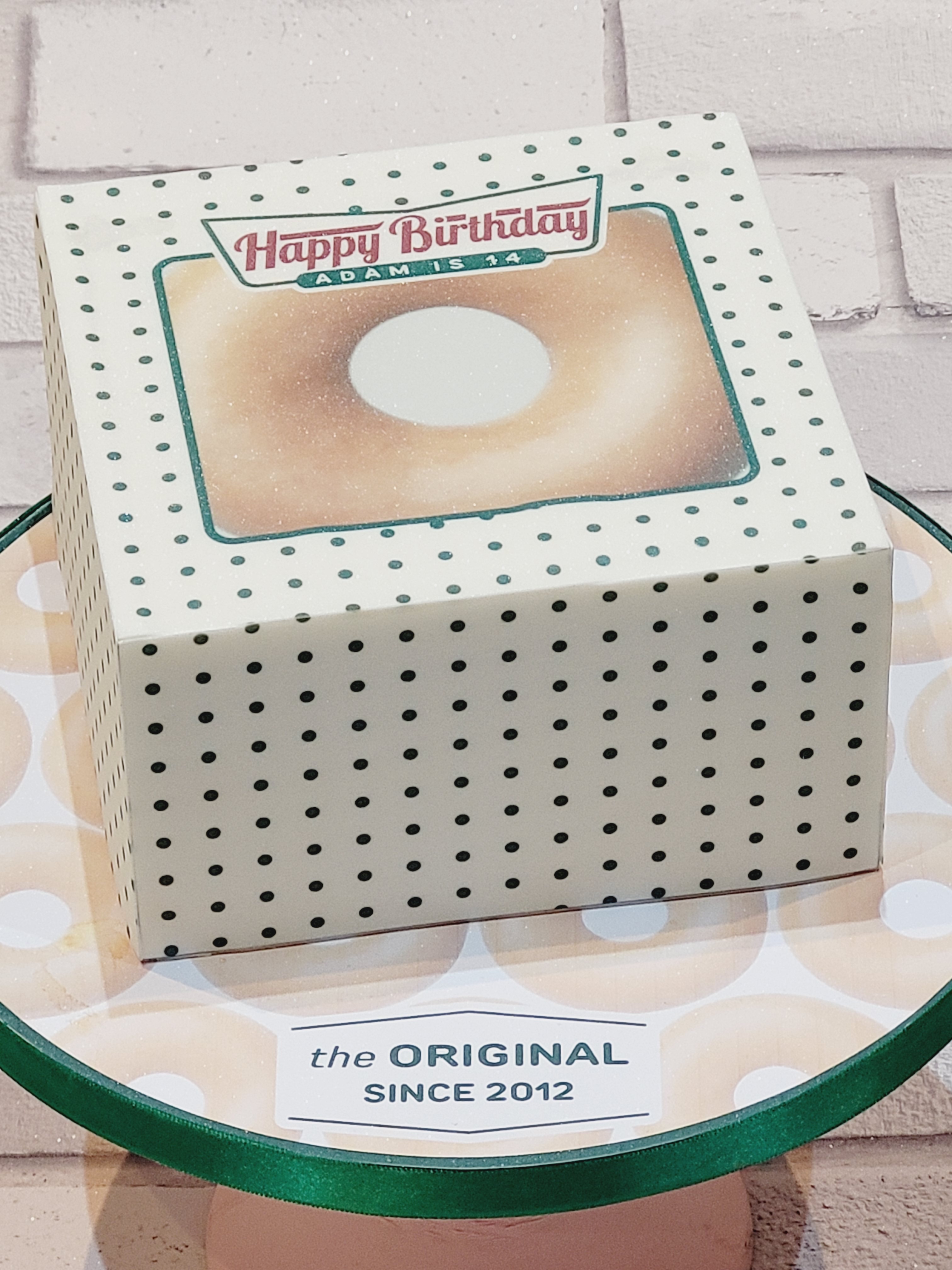 My youngest Adam wanted a @krispykremeuk birthday cake so I created a square themed cake with edible print for the packaging. Plus lots of Dougnuts to go with it.
He loved it ❤️
#doughnut #krispycreme #birthdaycake #themedcake