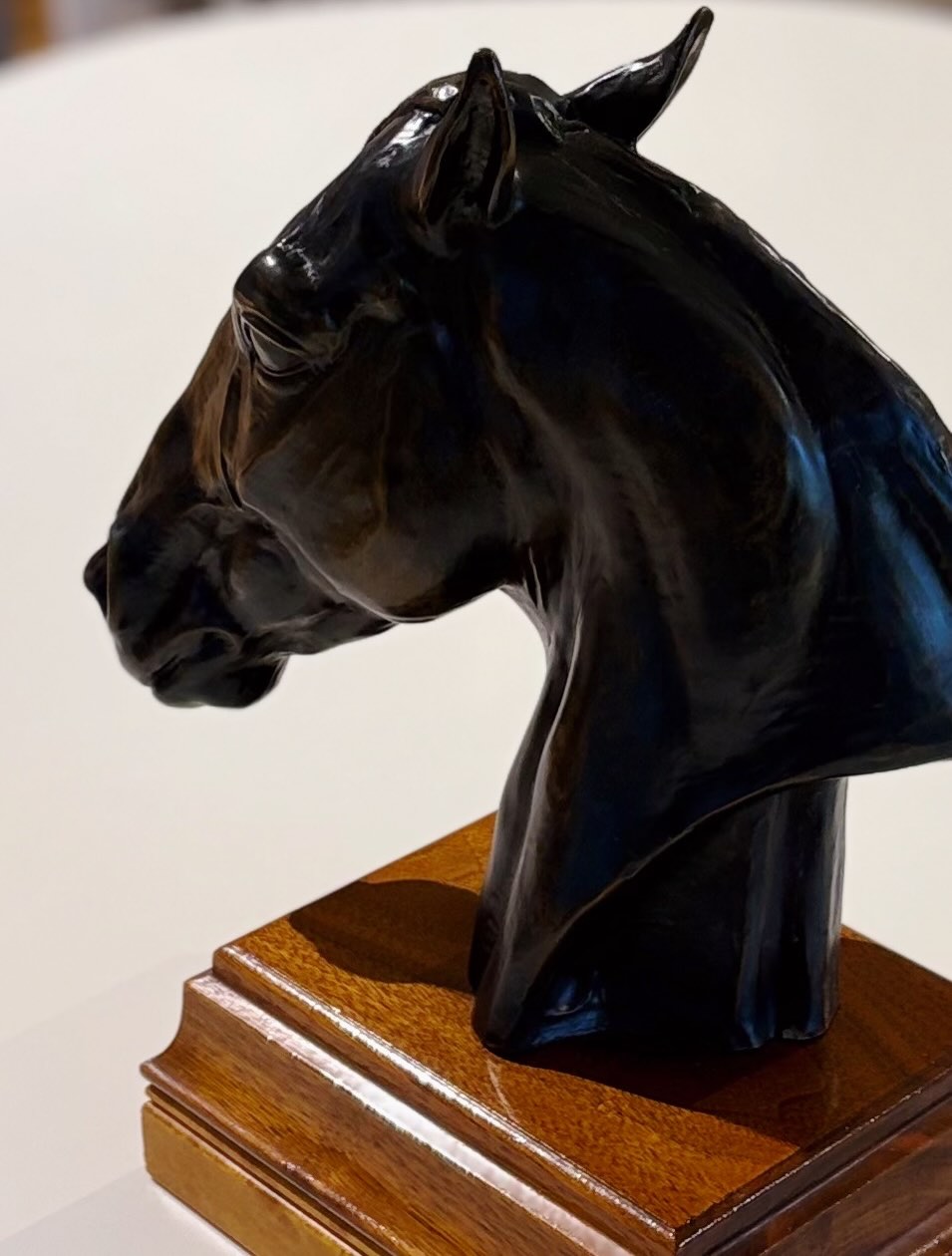 TIPS! På auktion just nu:
ALBERT HINRICH HUSSMAN. Skulptur, Hästhuvud, Tyskland. Signerad.
Objektsnummer: 5279894.
Sök på objektsnumret på Auctionet.com eller i Auctionet-appen för att komma till auktionen och få mer detaljer. Auktionen avslutas idag den 17/8 kl 21:25.✨
#vintageinredning #sculptureart #auktionsfynd #horsesculpture #secondhandumeå #auktion #auction #auctionet #norrlands #preloved #norrlandsauktionsverk